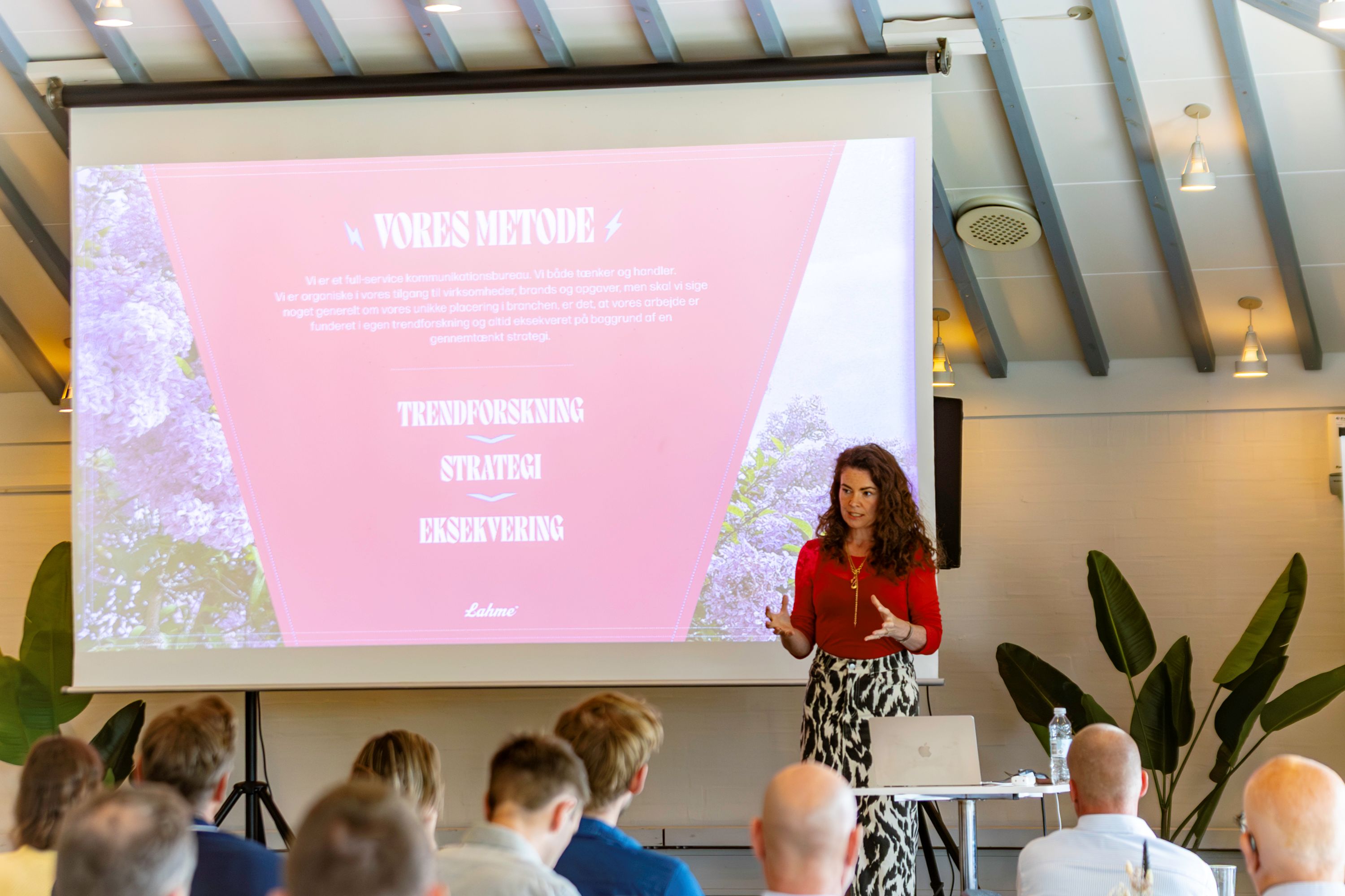 Trendforsker Julia Lahme gav medlemmerne nogle interessante indspark om trends. Foto: KenMay