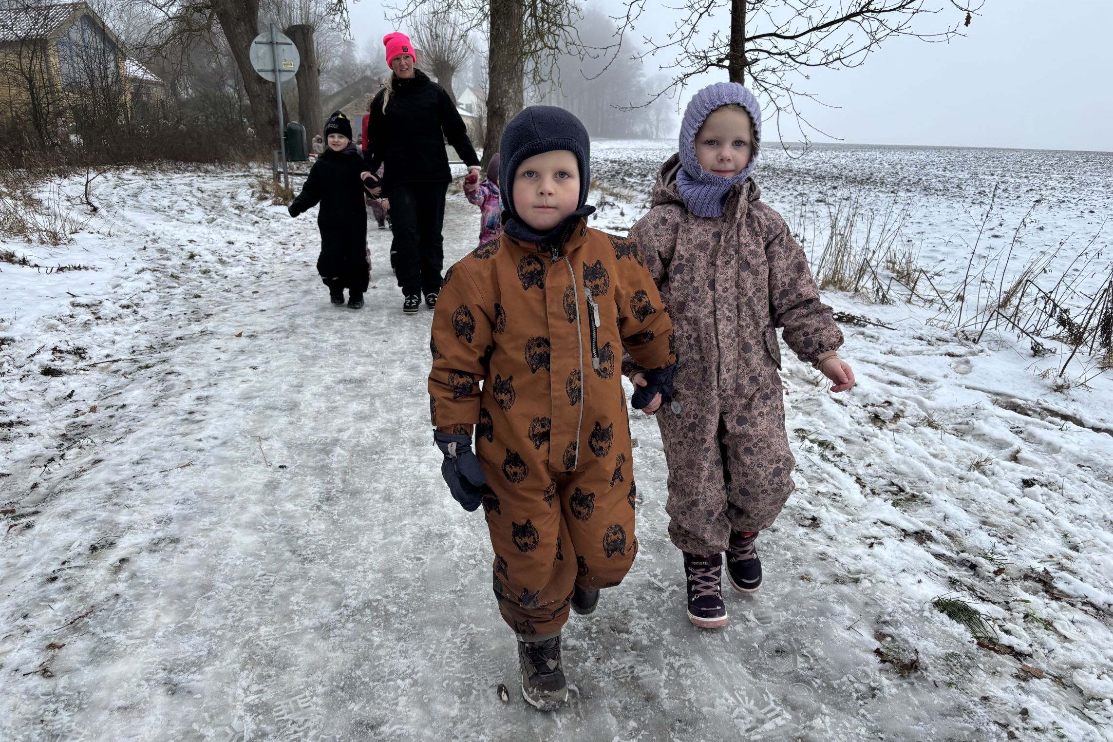 Ovaldus og Iben fra Børnehuset Mælkebøtten gik 4,8 kilometer i Fensmark, hvilket svarer til 96 kroner per barn til Danmarks Indsamling. Foto: Næstved Kommune