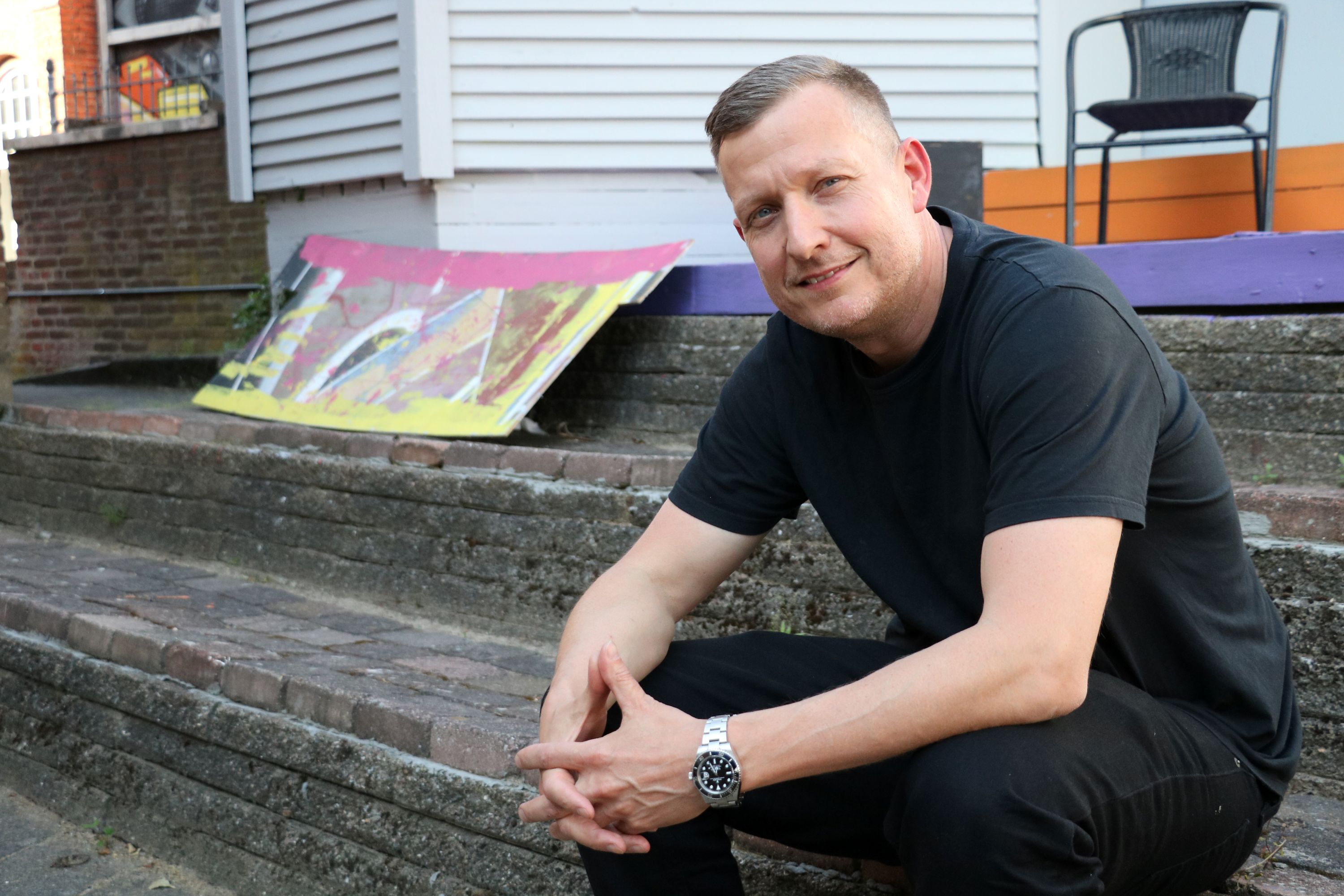 Tobias Lindholm var for en stund tilbage på ungdomsstedet JB10 i Jernbanegade, hvor han i 80'erne hang ud og malede graffiti med vennerne. Foto: John Ringstrøm
