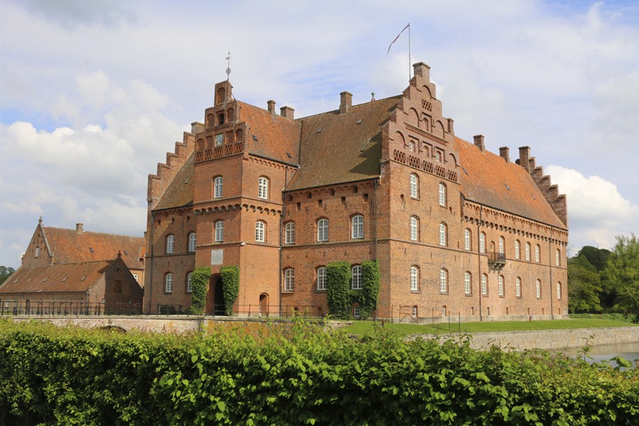 Gisselfeld er et af de ikoniske steder, man passerer på ruten. Foto: Faxe Kommune