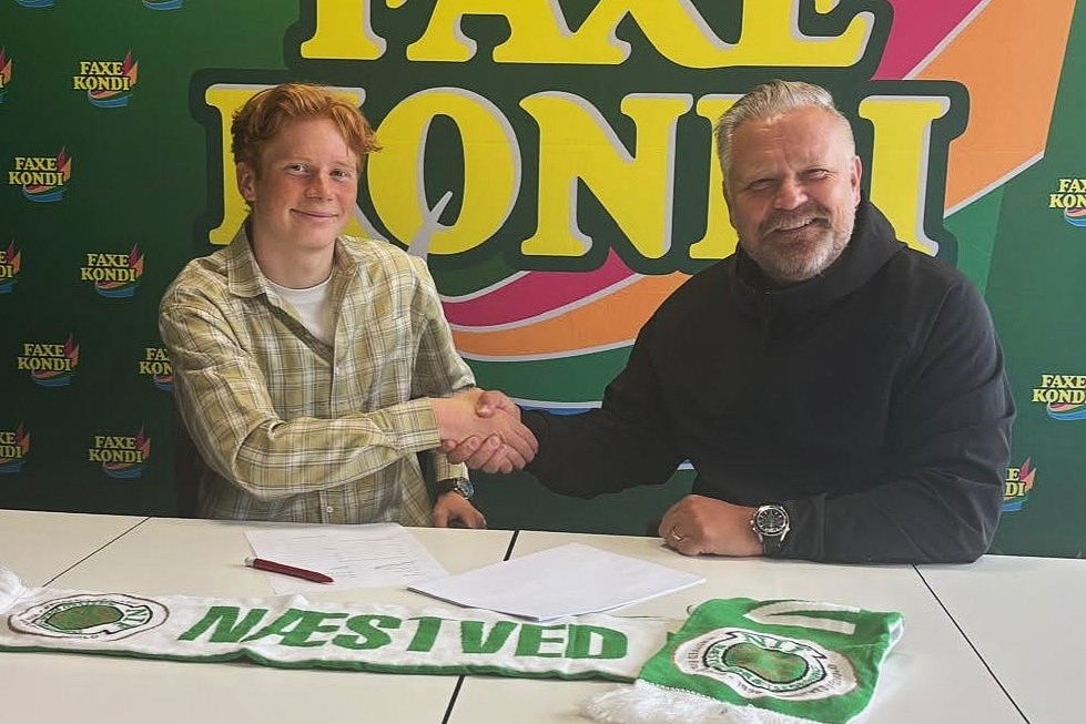 Alexander Havkrogh Haumand og Kenneth Gangsted glæder sig over aftalen. Foto: Næstved Boldklub