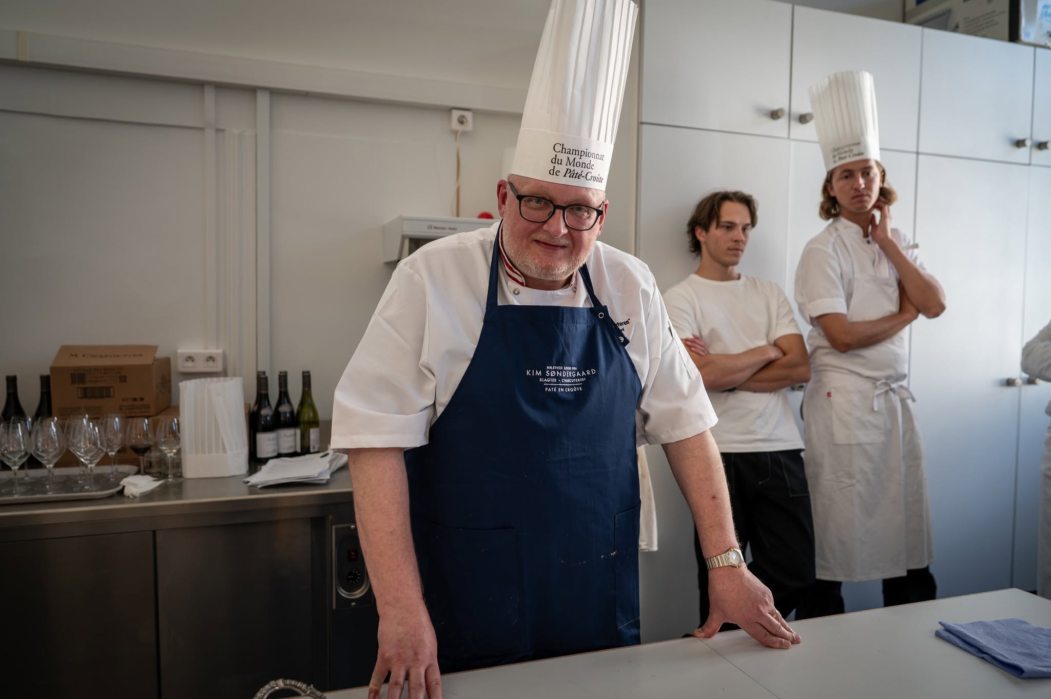 Kim Søndergaard venter på bedømmelsen af sin paté en croute. Foto: Privat