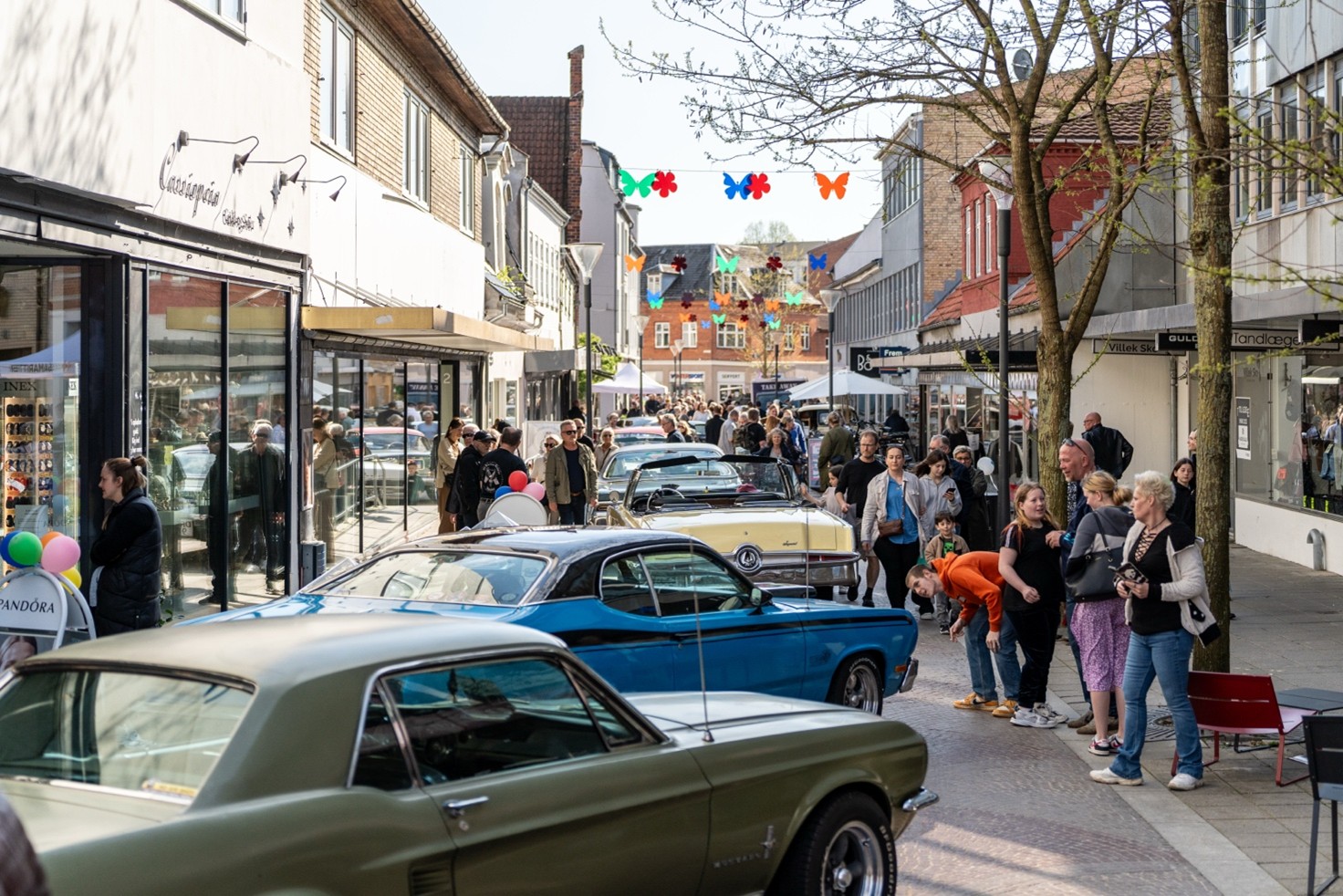 Byens fyldes med amerikanerbiler, når der Cityforeningen har Benzin i Blodet hele fredagen. Foto: Næstved City