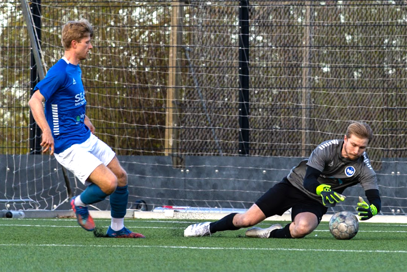 Holmegaard-målmand Andreas Madsen måtte se sig passeret fem gange. Foto: Jonas Larsen