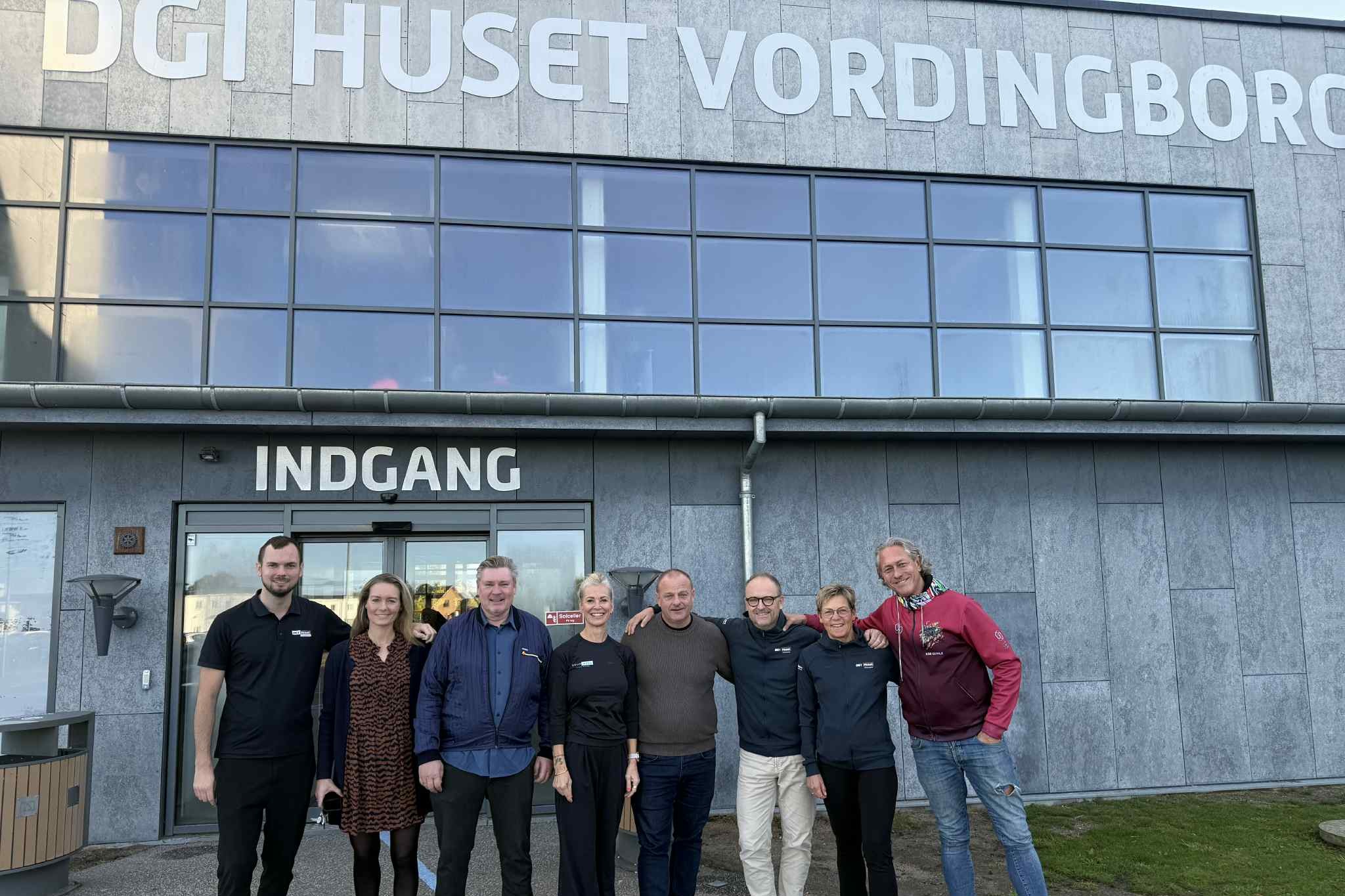 Noget af styregruppen bag Cycling for Cancer. Nummer to og tre fra højre er henholdsvis bikinginstruktør Malene Svarre og DGI Husets direktør Hans Snestrup, der begge har rødder i Næstved. Foto: Presse