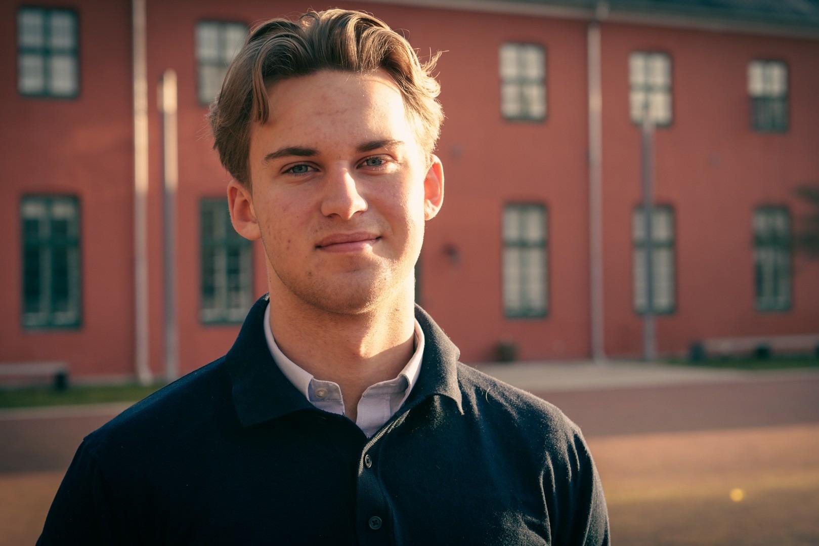 Oscar Kildemark Olsen går i 1.g og oplever kun naturligt hierarki, som det sig bør mellem gymnasieklasser. Foto: Herlufsholm Skole