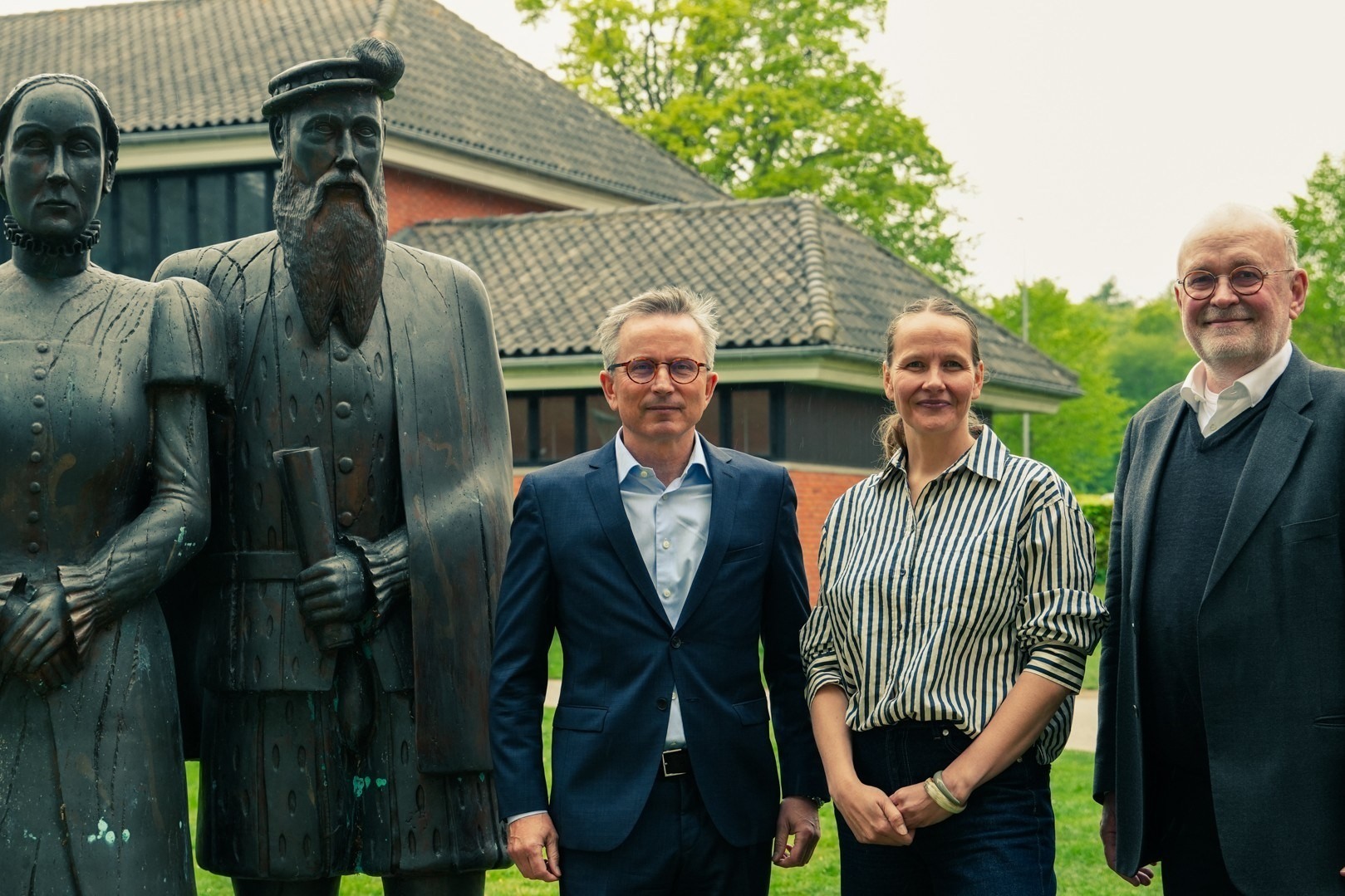 Birgitte Gøye og Herluf Trolle er her flankeret af Herlufsholms formand, Hermann Haraldson, Ditte Strunge Sass og den snart afgående rektor Jimmy Burnett Nielsen. Foto: Herlufsholm/Kasper Søgaard Alstrup