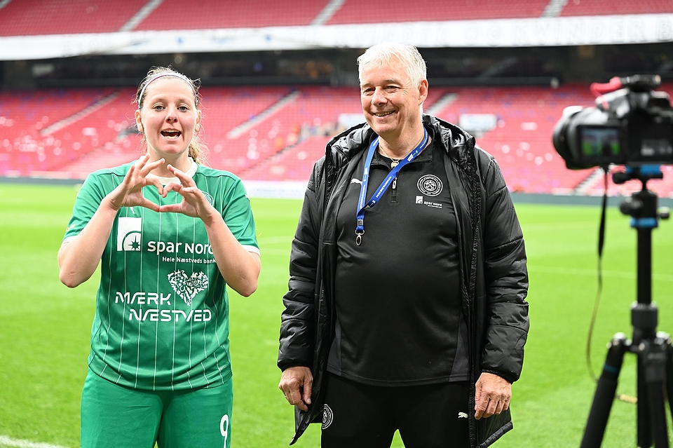 Louise og Arne Ringsing fik en oplevelse for livet, da de med Næstved HG spillede i Parken mod FCK for 18.000 tilskuere i forrige sæson. Foto: Iver Tidemand