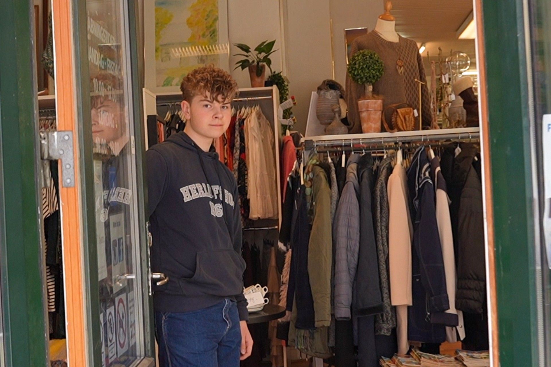 Emil Dalgaard Skov Lidsmoes fra 1.g var frivillig hos Sjølund Genbrug. Foto: Privat