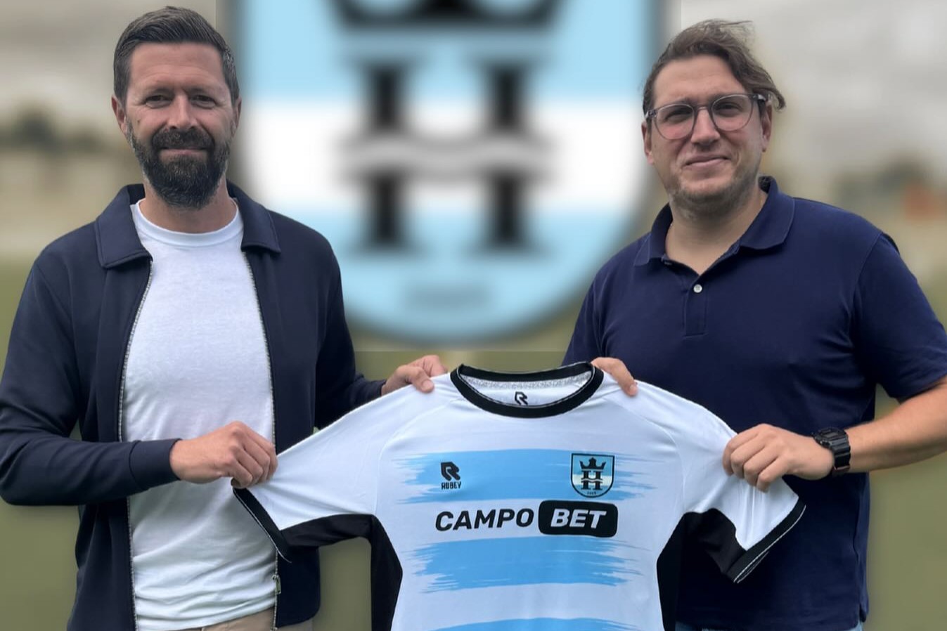 Peter Nielsen (t.v.) blev mandag præsenteret som ny COO i FC Helsingør, hvor Ion Bilbao (th) er CEO. Foto: FC Helsingør