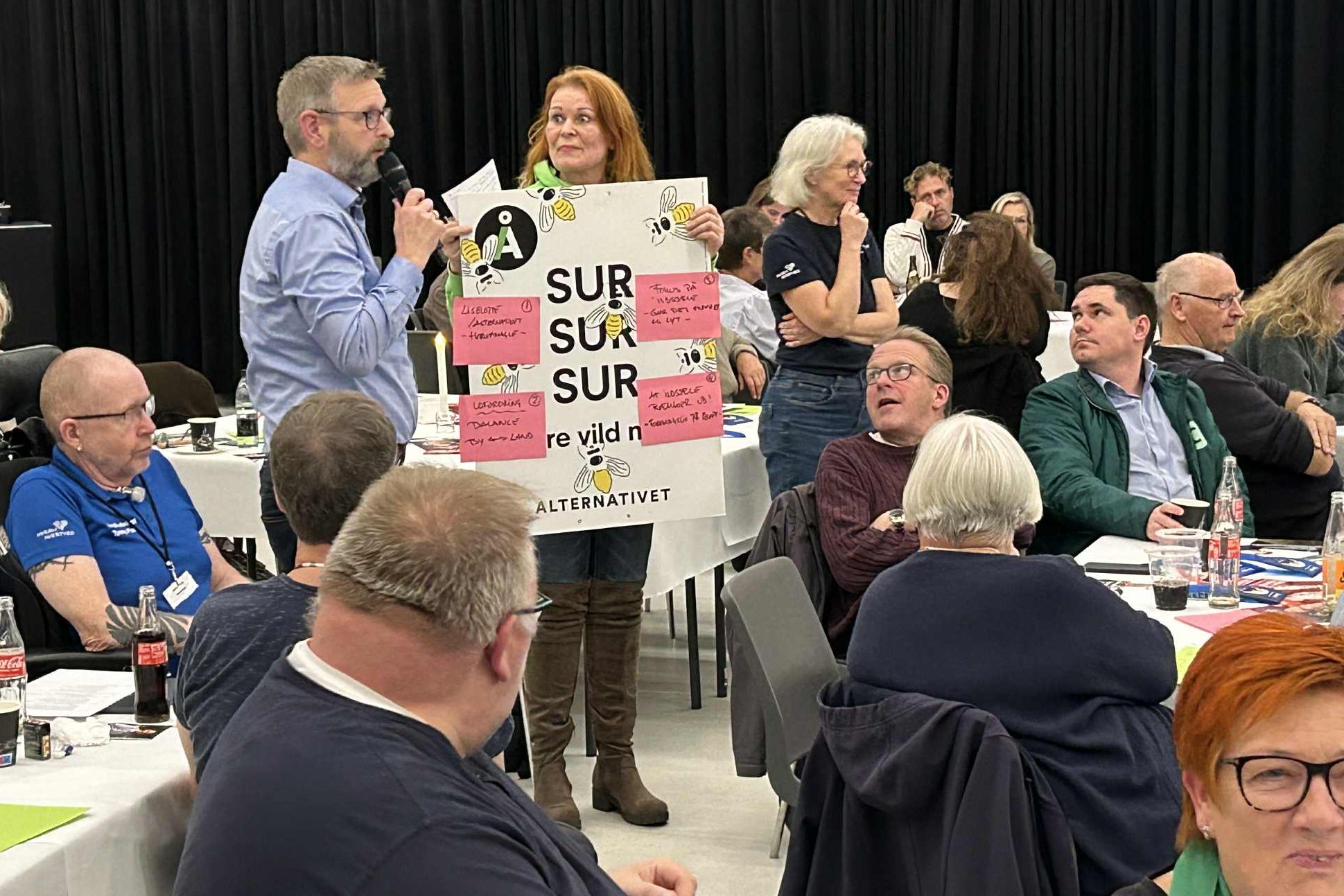 Alternativets Liselotte Katarina Rotfeld's svar ved bordrunden bliver præsenteret for forsamlingen. Foto: John Ringstrøm