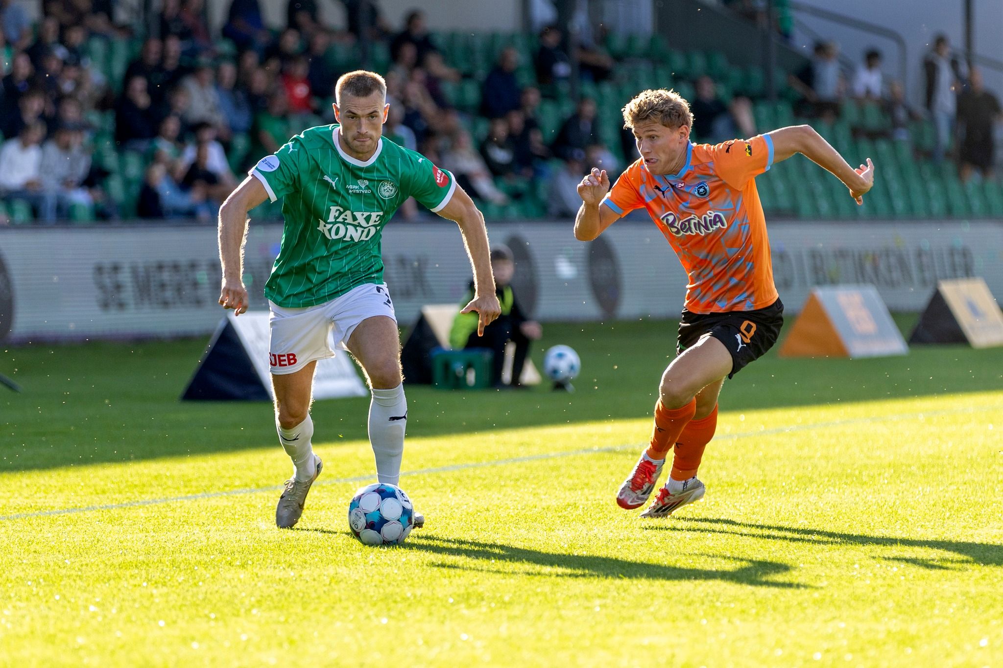 Frederik Christensen (t.v.) scorede to gange for Næstved ude mod VSK Aarhus og er nu oppe på fire sæsonmål. Foto: Tobias Kongsvang/Næstved Boldklub