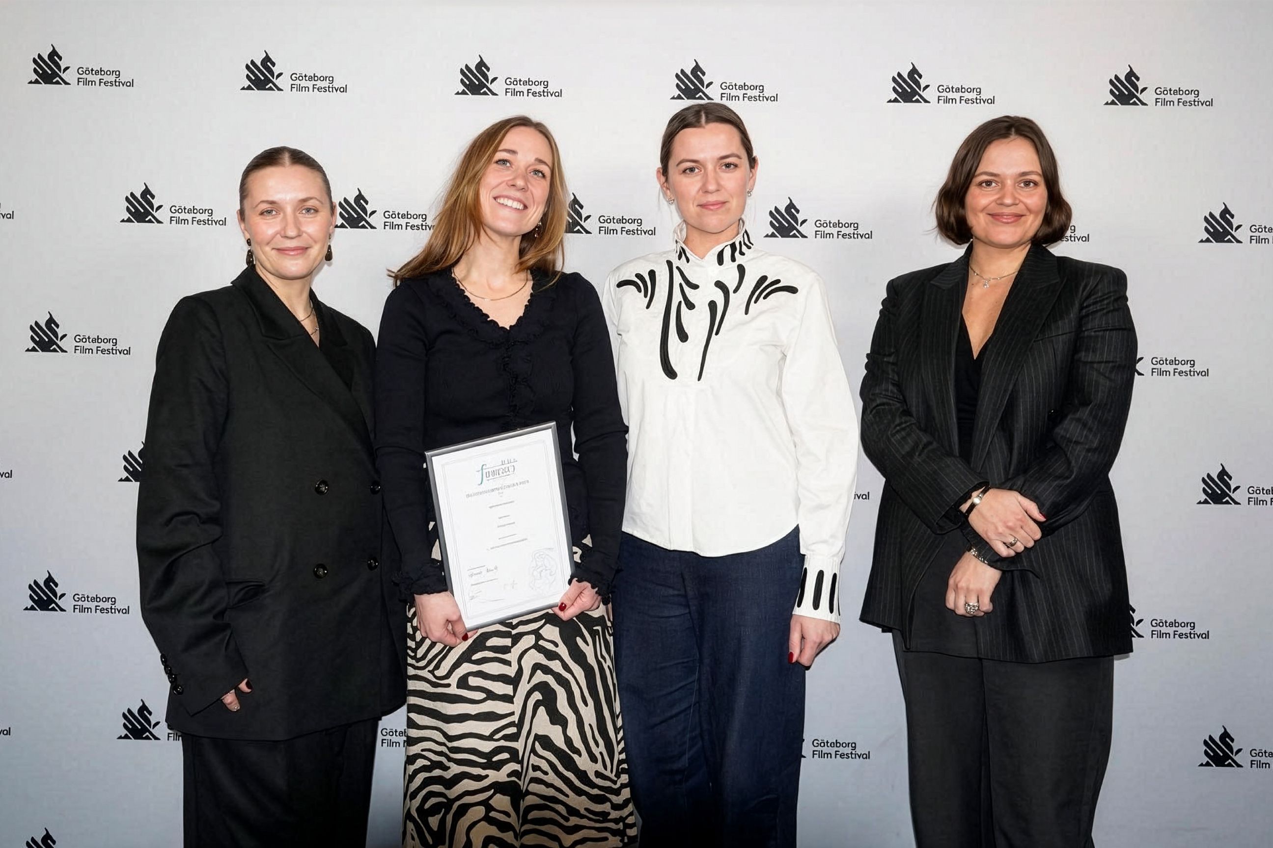 Clara Jantzen Kreinøe, Emilie Thalund, Anna Dammegaard Søllested og Louise McLaughlin vandt hele to priser ved Göteborg Film Festival. Foto: HAVE Kommunikation