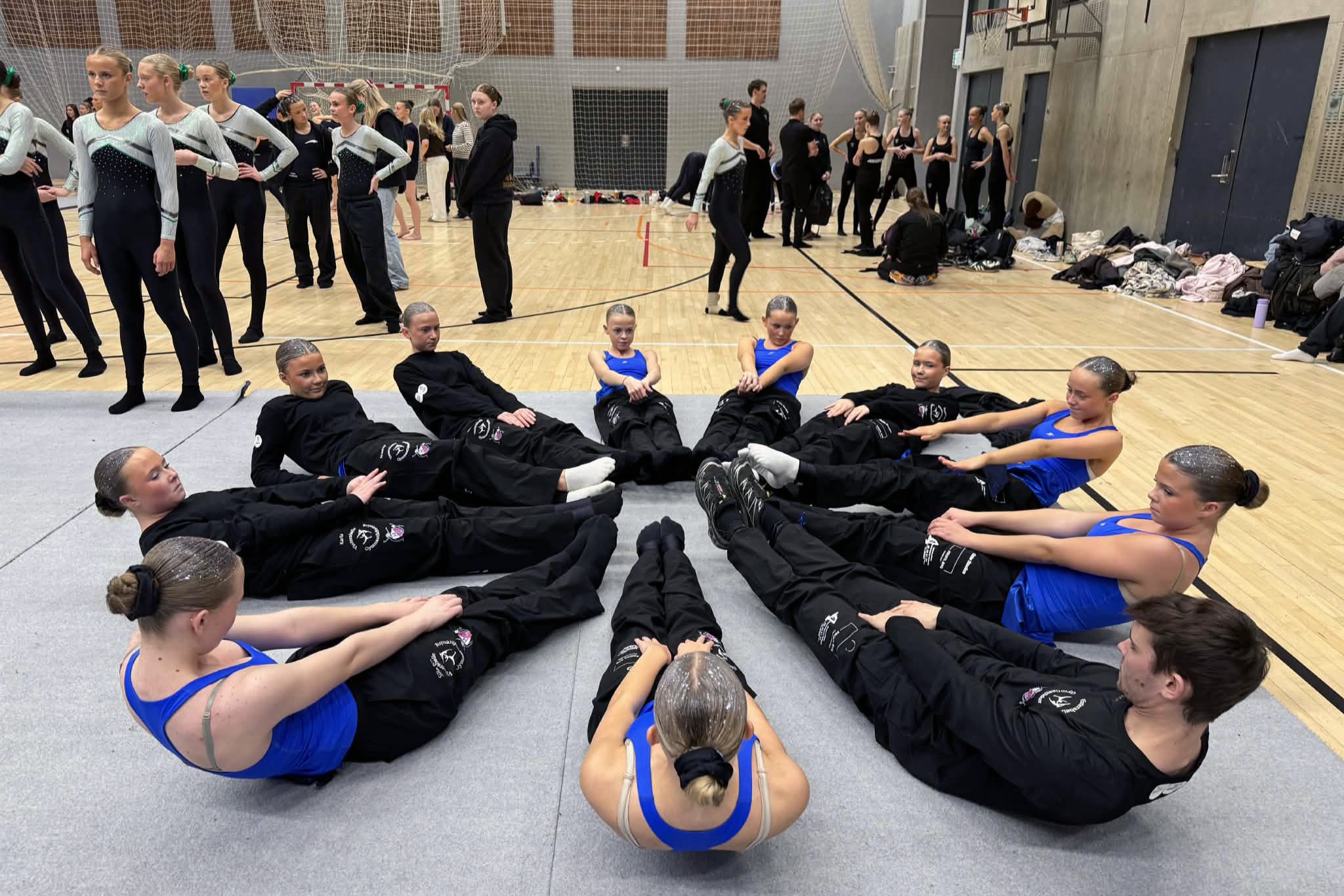 Opvarmningen er i gang for HG/VGFs juniorpiger i Farum Arena. Foto: Privat