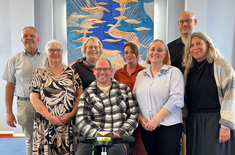 Handicaprådet i Næstved Kommune. Formand Elene Miella Eden Nielsen står bagerst i midten i brun skjorte. Foto: Næstved Kommune
