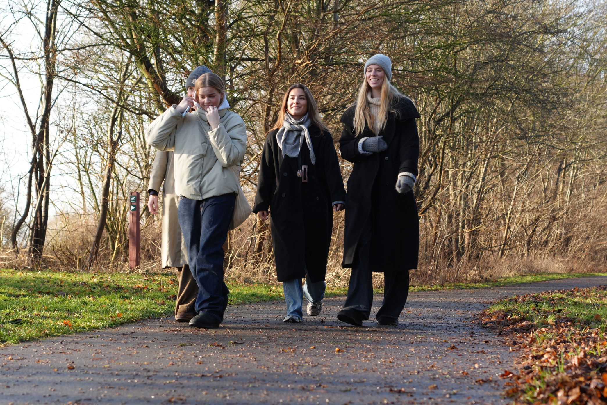 Vejret var med eleverne, da de gik de 10 kilometer på Fodsporet. Foto: Herlufsholm Skole