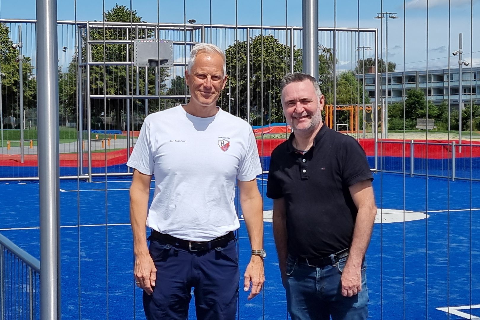 Jan Mandrup (t.v.) bliver afløst som centerleder af Morten Ahlefeldt Hansen (th). Foto: Herlufsholm Idrætscenter