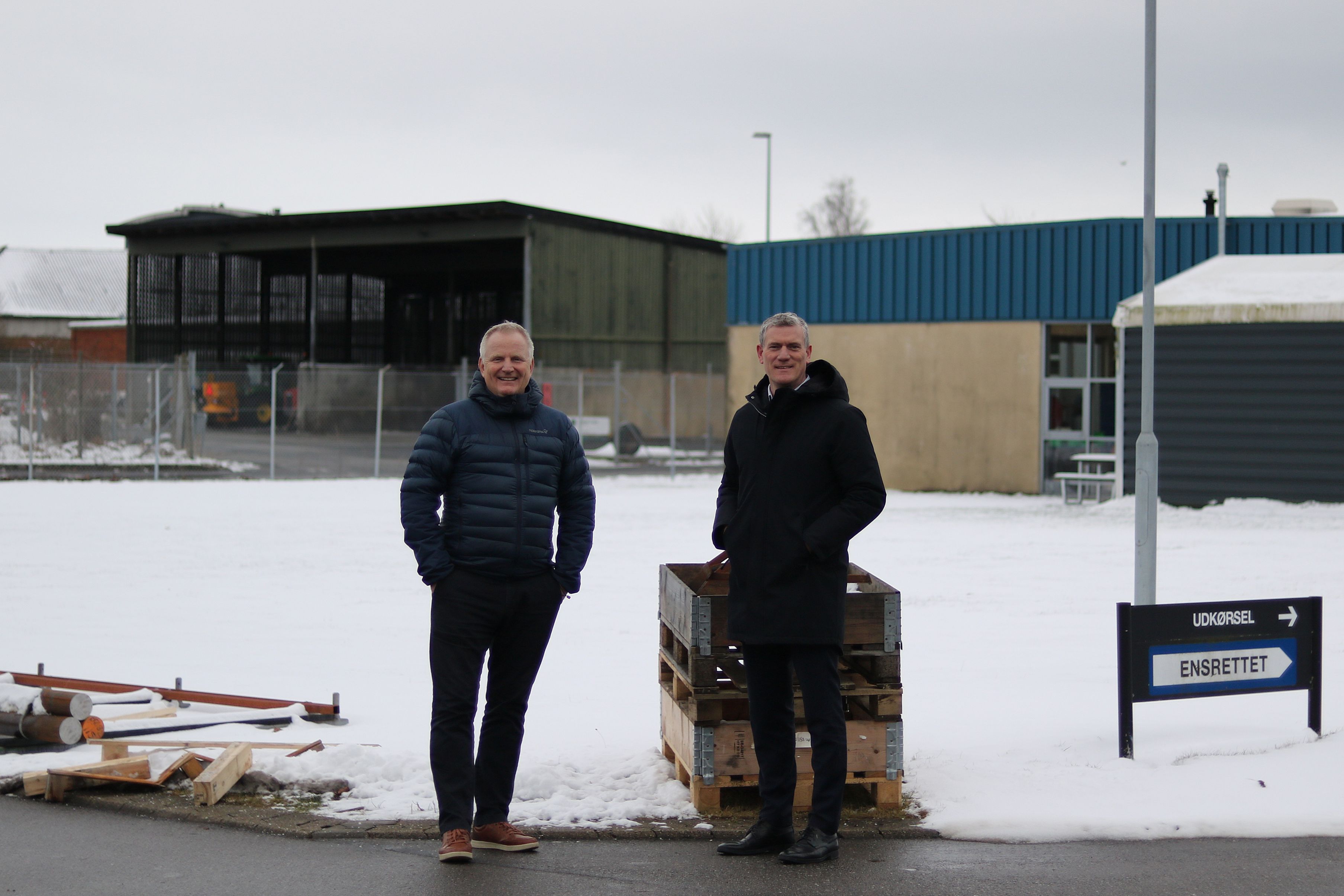 Emersons globale direktør Jakob Nørr (t.v.) og den danske direktør Kim Rønn glæder sig til den ekstra hal, der skal være på arealet bag dem. Foto: John Ringstrøm