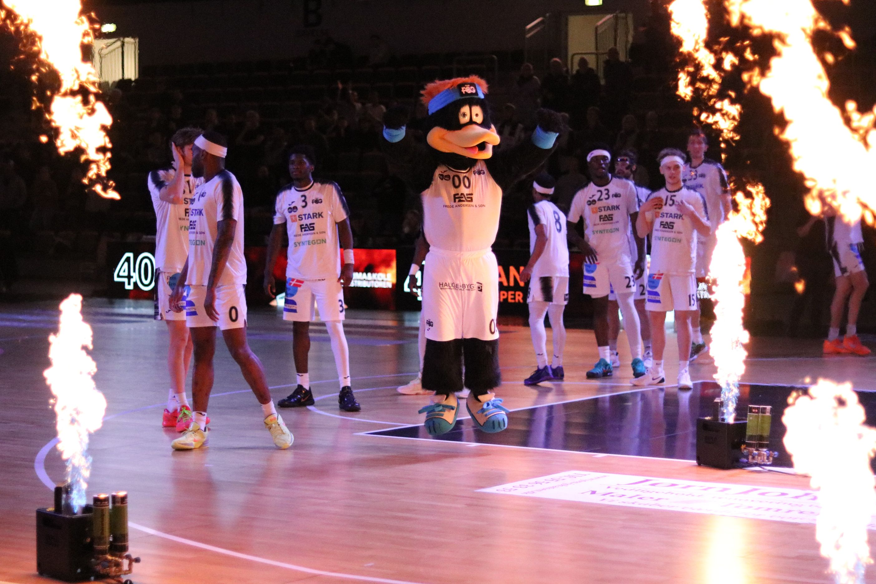 Ditlev Dunk hopper af glæde over at byde sine spillere hos Team FOG Næstved velkommen. Foto: John Ringstrøm