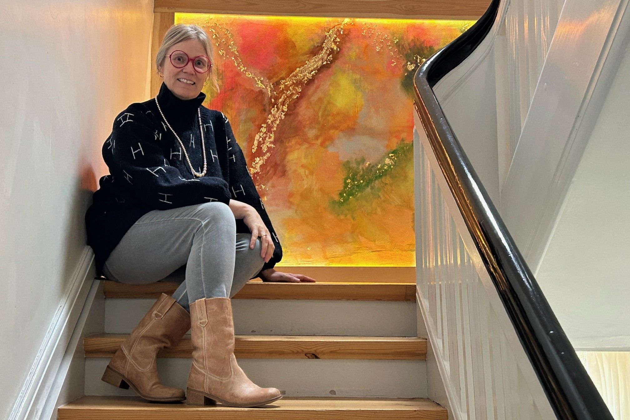 Henriette Holde Jørgensen er leder af Trivselshuset, der er en helt anden verden end skolebygningerne på Herlufsholm. Foto: John Ringstrøm