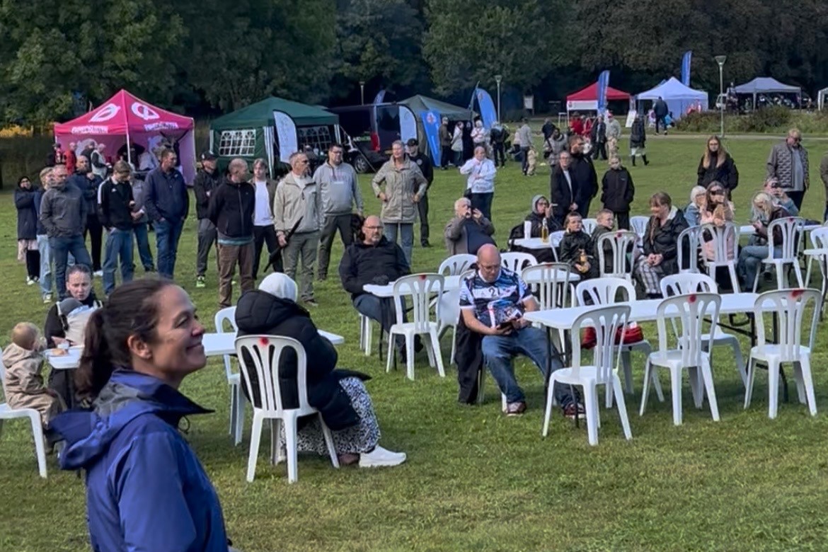 Da regnen stoppede, kom folk frem fra deres "huler". Foto: John Ringstrøm