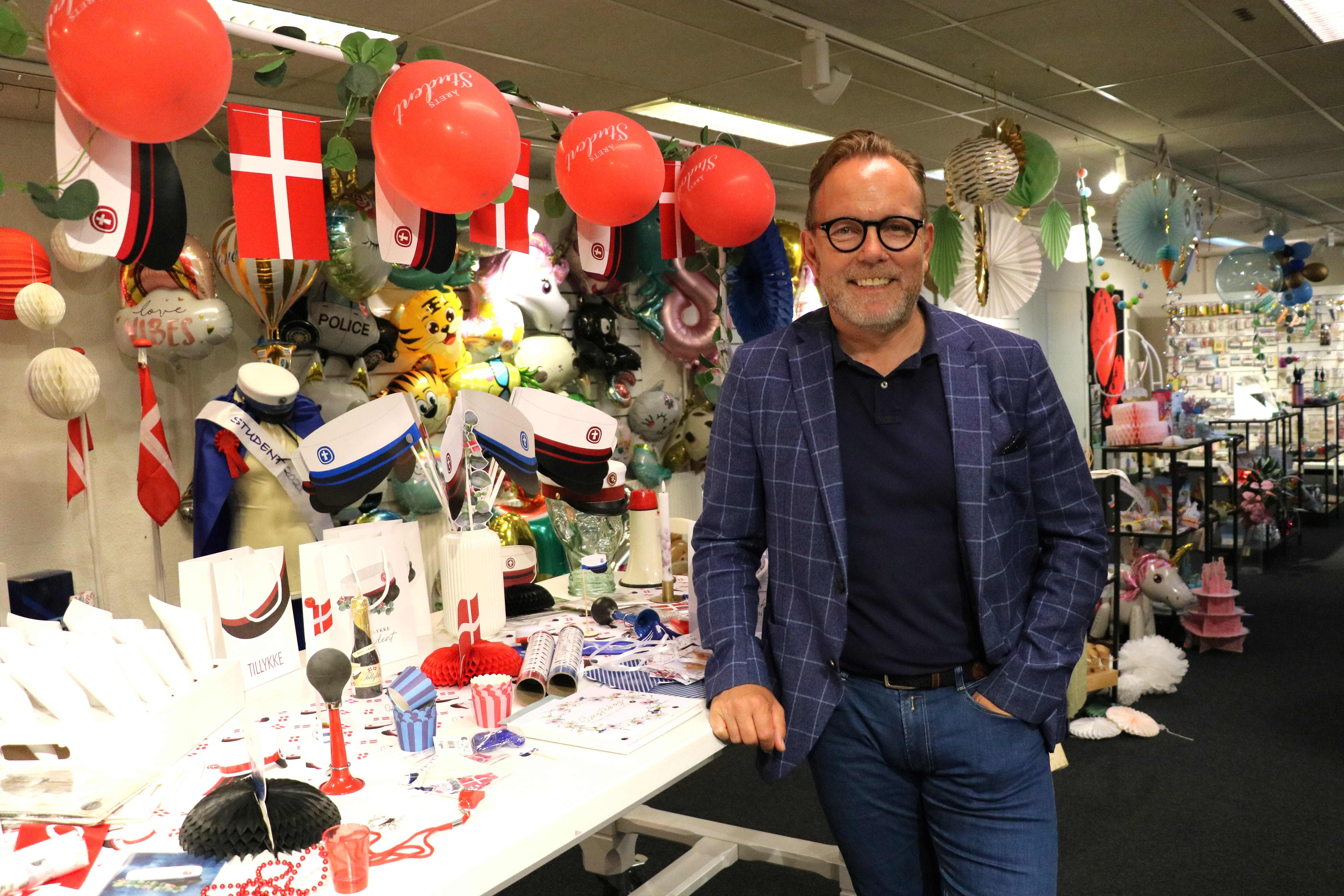 En af de store anledninger lige nu er studenterfesterne. Også til det har Scanseason alle de rigtige festartikler. Foto: John Ringstrøm