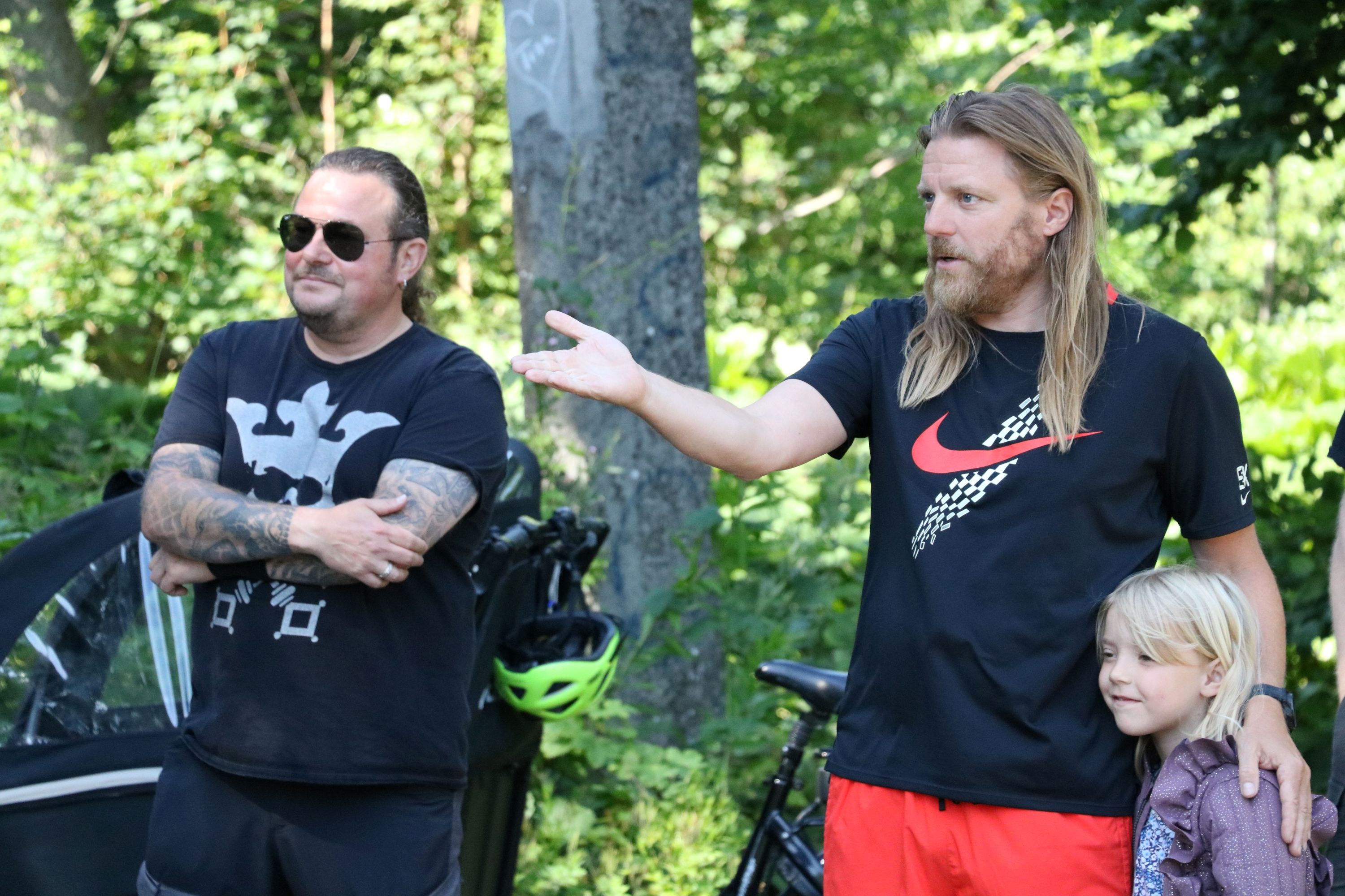 Michael Hvolgaard Andersen (t.v.) og Morten Dam-Sørensen byder velkommen til "Run to the Næverly Hills". Foto: John Ringstrøm