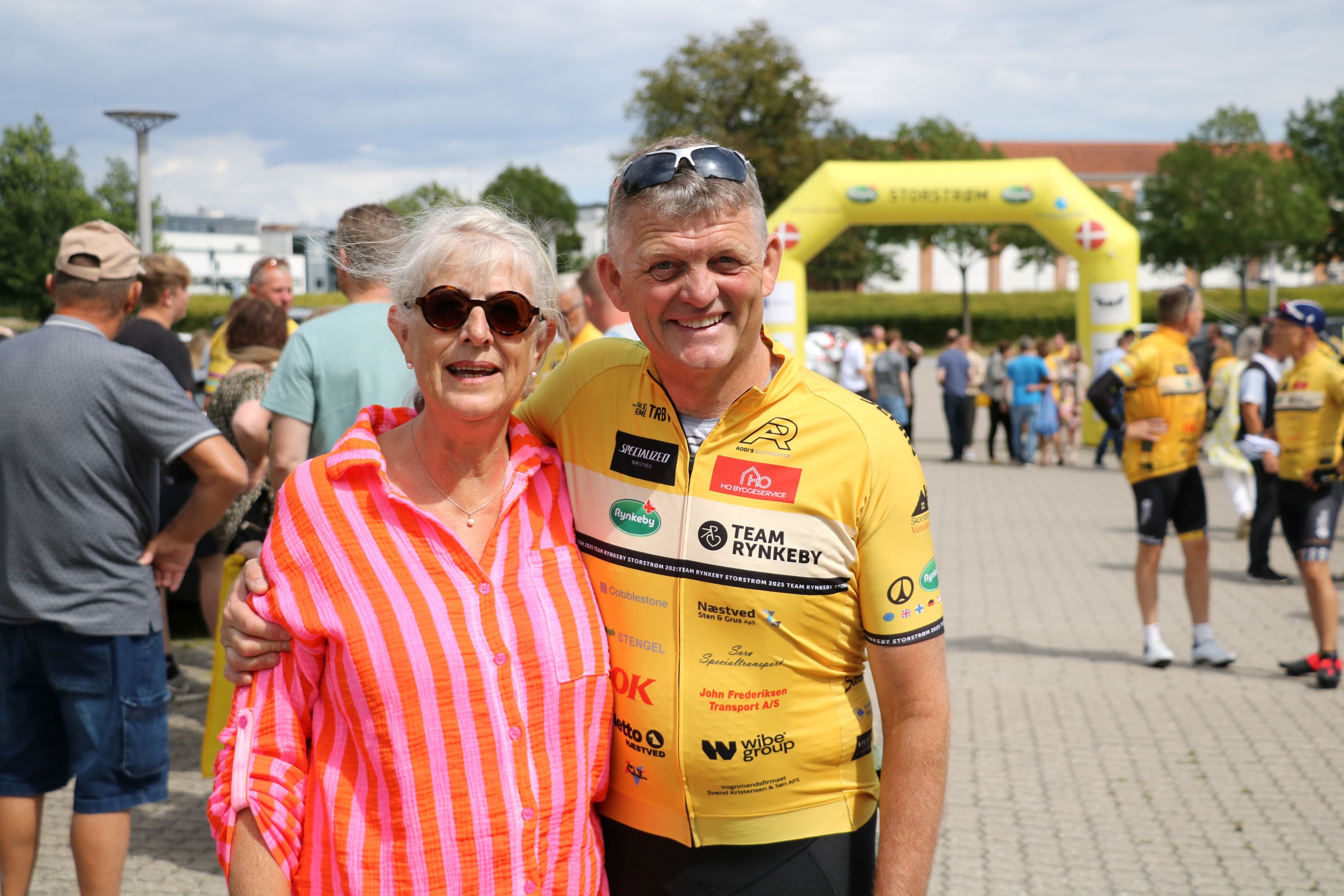 Debutanten Kurt Theis Henriksen fik et farvelkram af Winnie inden afrejsen fra Rådmandshaven. Foto: John Ringstrøm