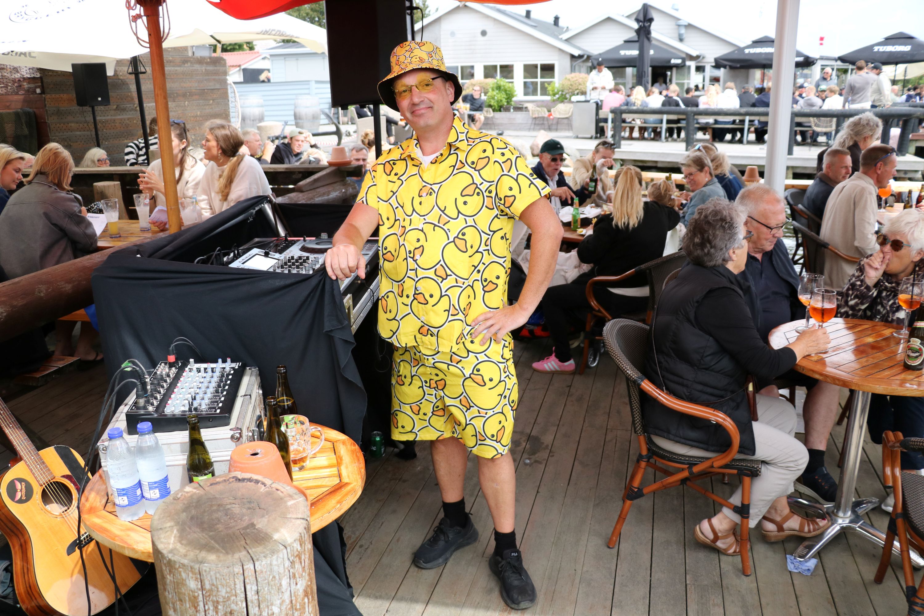 Kenneth Demant har med garanti fundet sit bedste outfit frem til søndagens musikdag på Martens. Foto: John Ringstrøm