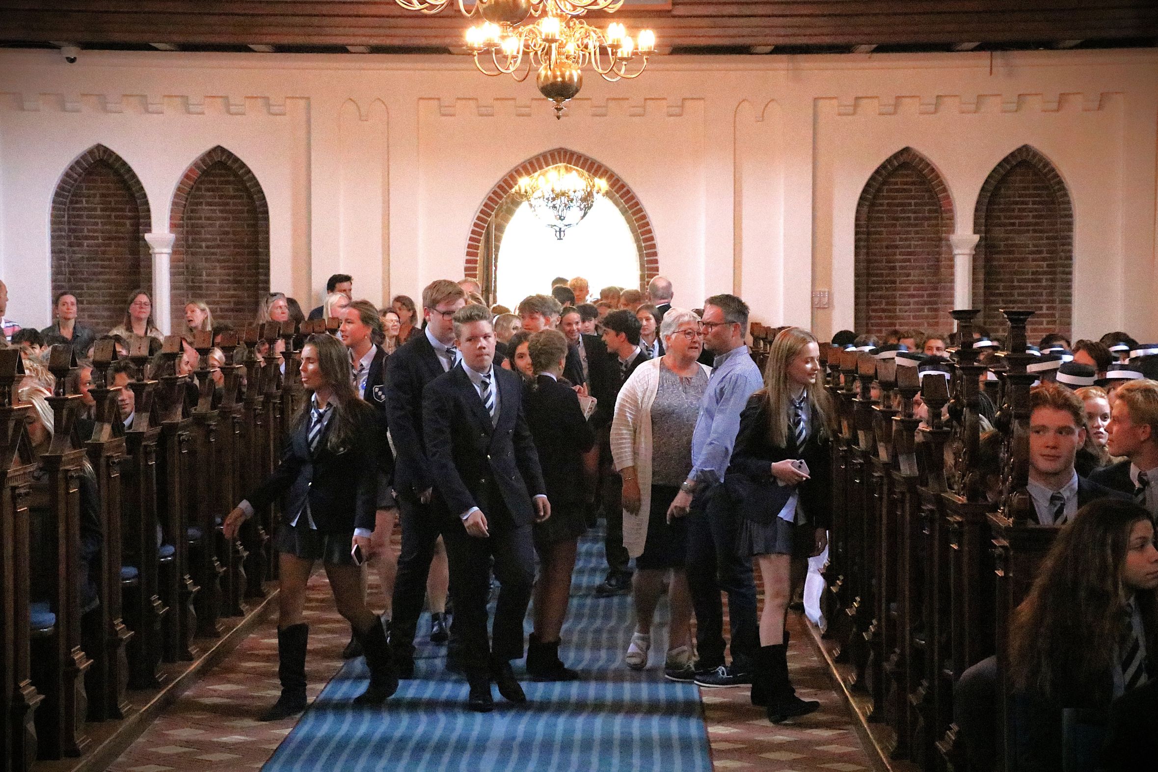 De faste pladser i kirken er årgangs-opdelt. Foto: John Ringstrøm