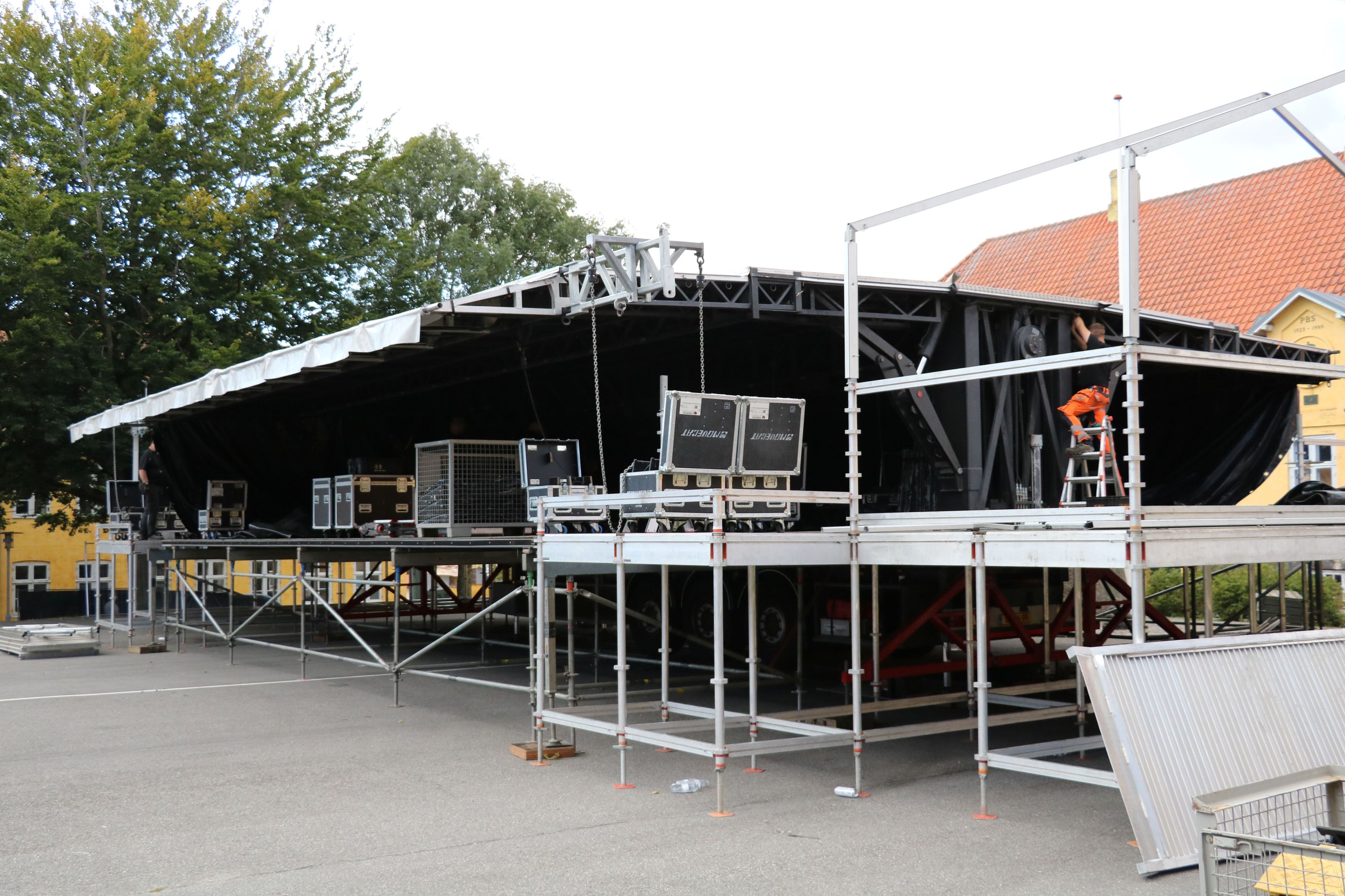 Hovedscenen kaldes Open Air Stage - eller Slagmarken. Stedet, hvor headliners og en del udenlandske, større navne optræder, men også en del danske bands af en vis kaliber, har rykket folk rundt ved nakken, på denne scene. Foto: John Ringstrøm