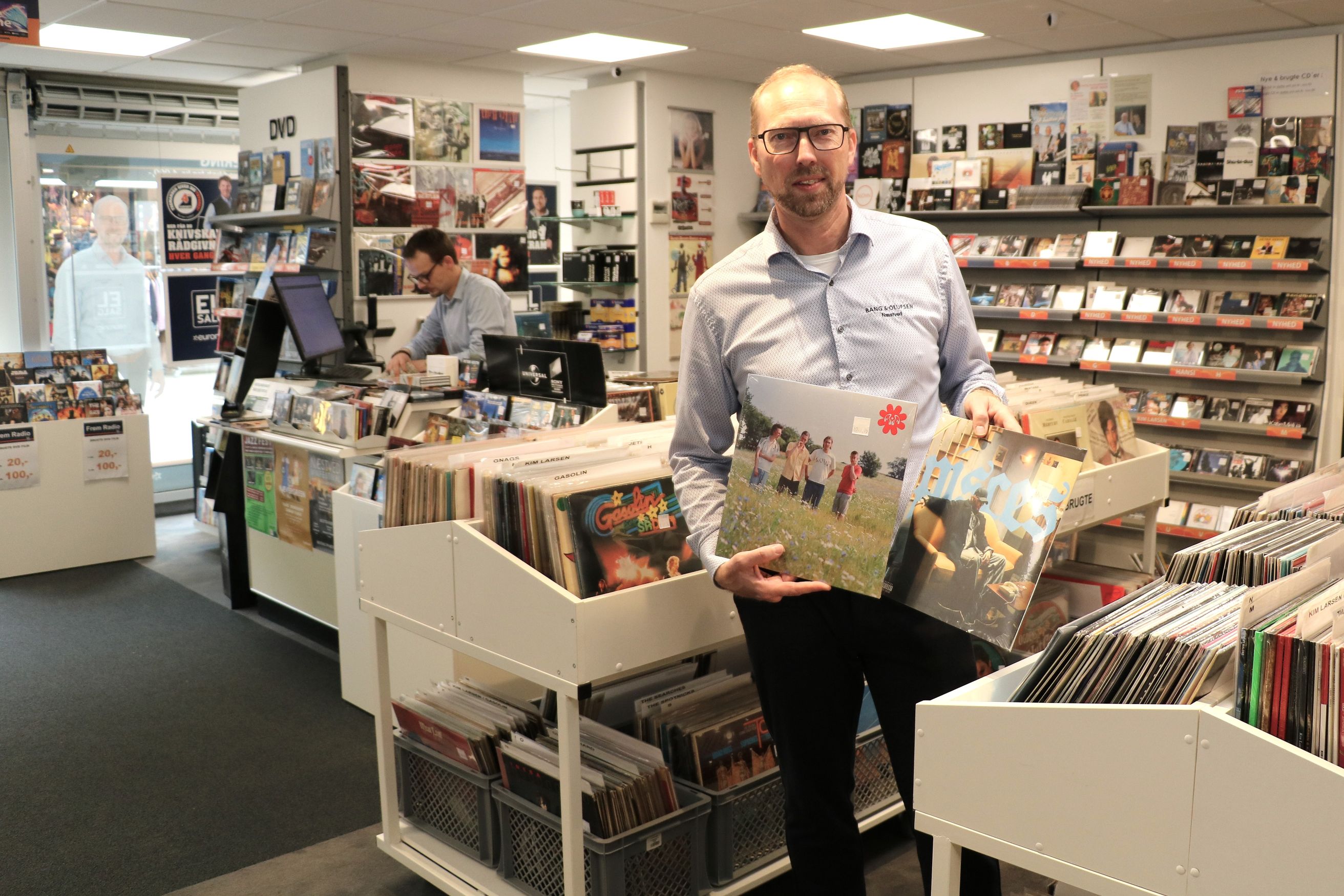 Vinyl-plader har fået en revival de senere år, så de har en fremtrædende plads i Frem Radio. Foto: John Ringstrøm