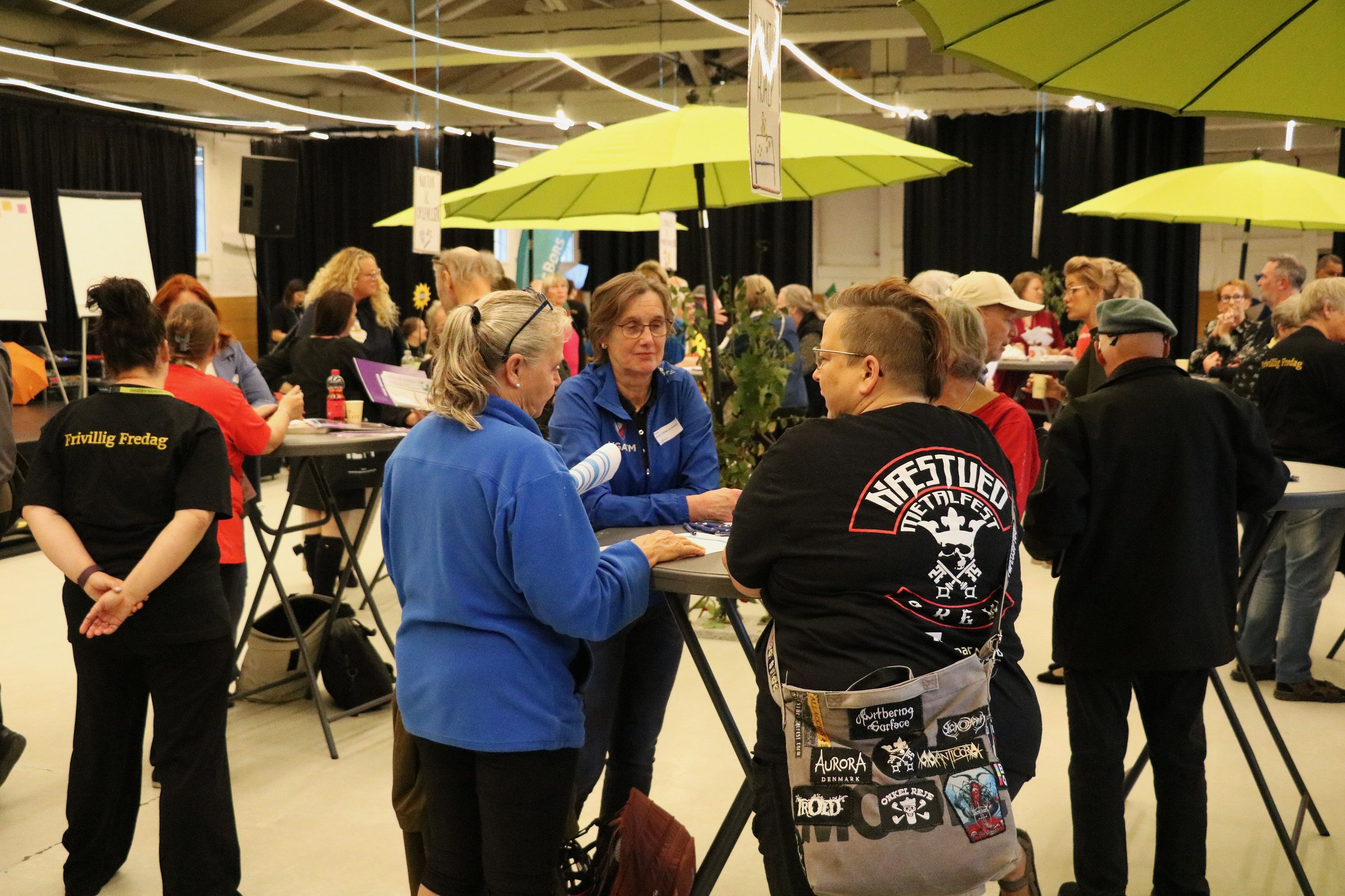 Der blev netværket og aftalt frivillige ydelser på tværs af foreninger, grupper og mange flere på FrivilligBørsen. Foto: John Ringstrøm