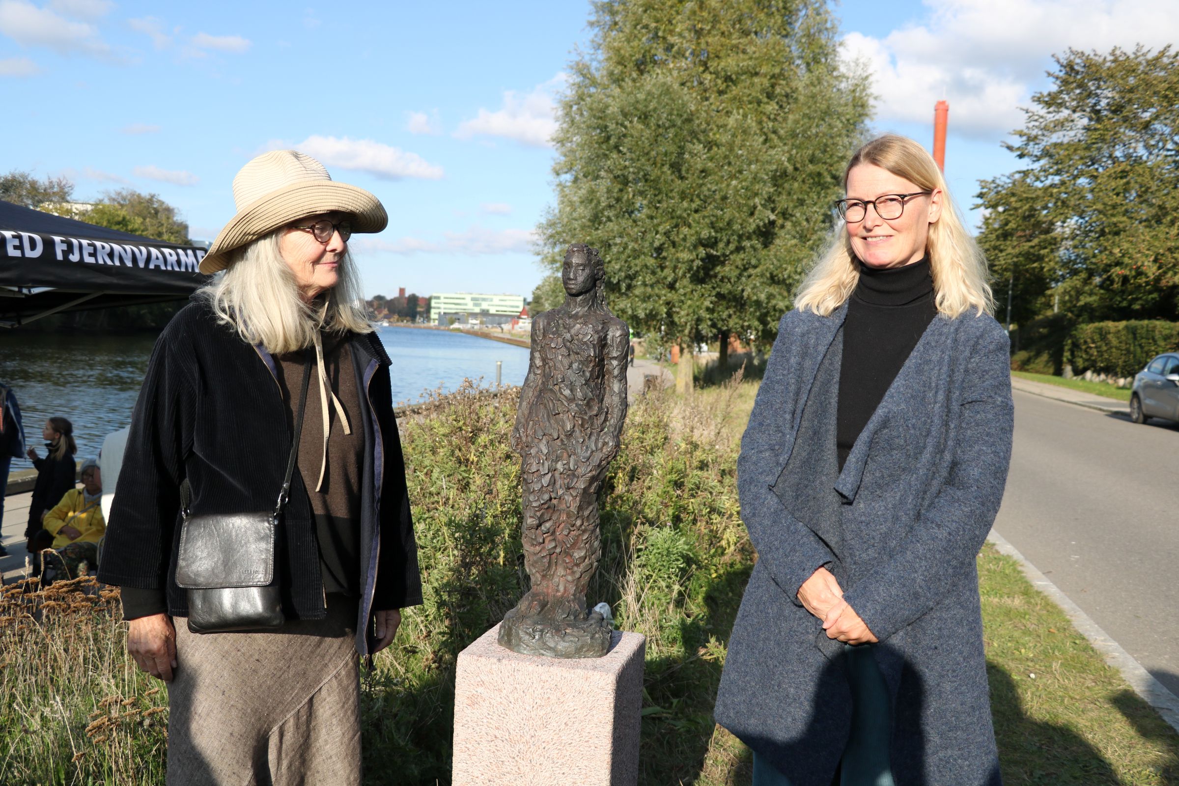 Mathilde Louise Hansen (th) har stået model til Lisbeth Nielsens arbejde med Maria. Foto: John Ringstrøm