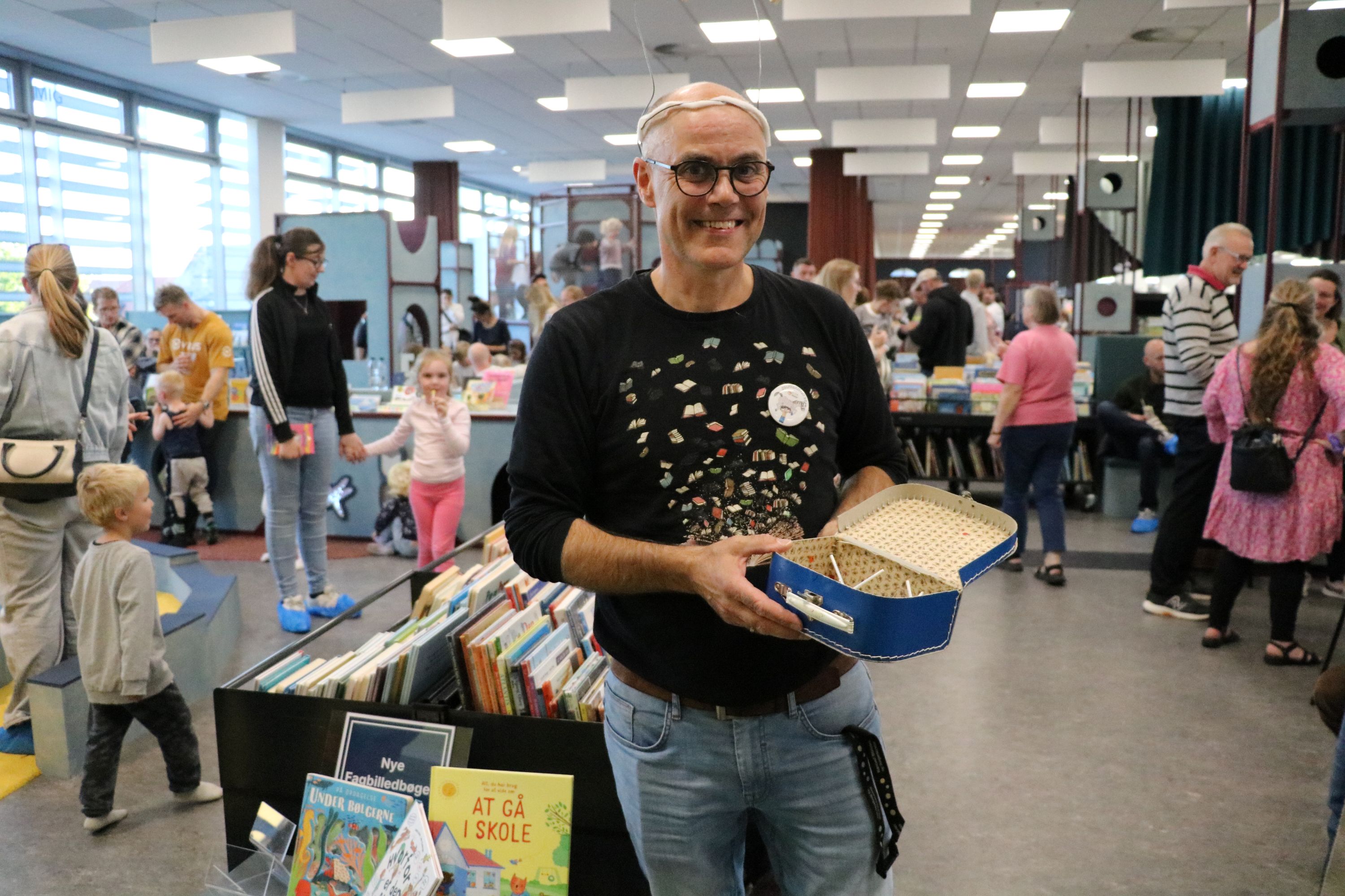 Børnekulturformidler Martin Madsen glæder sig til at se børn fordybe sig i læsningen i hulerne. Foto: John Ringstrøm