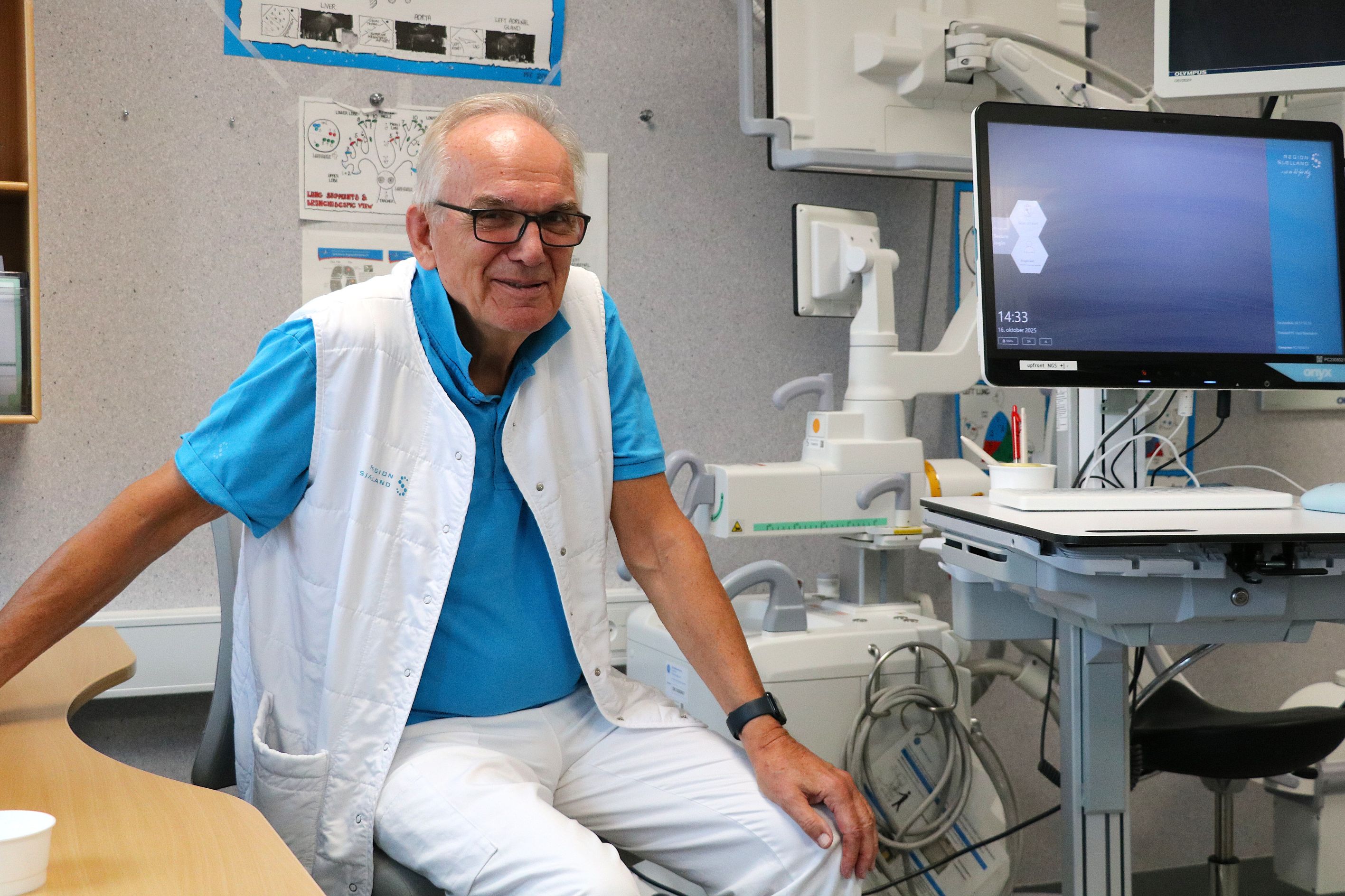 Patienterne møder altid lunge-overlægen med et smil og overskud. Foto: John Ringstrøm