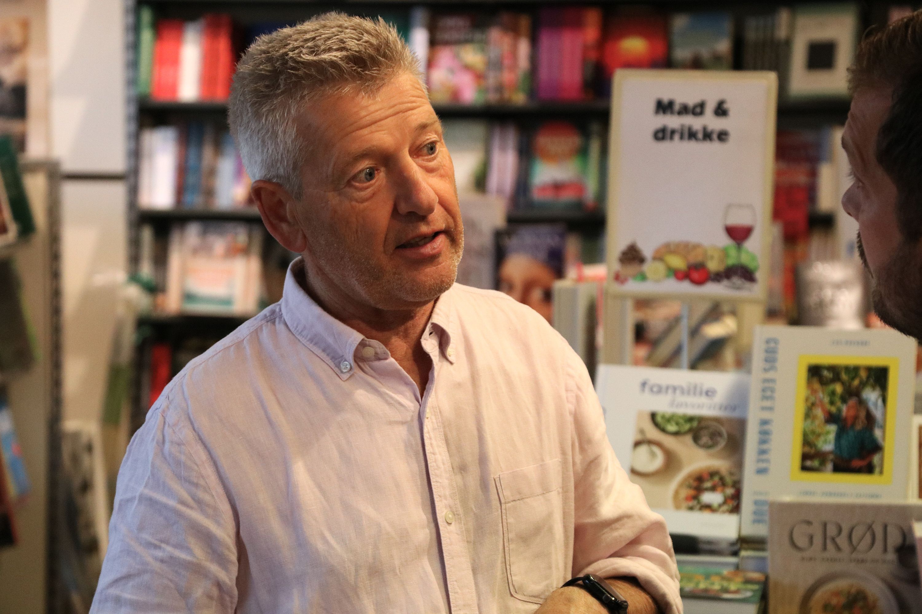 Jesper Olsen gav sig god tid til en snak med alle, der kom forbi. Foto: John Ringstrøm