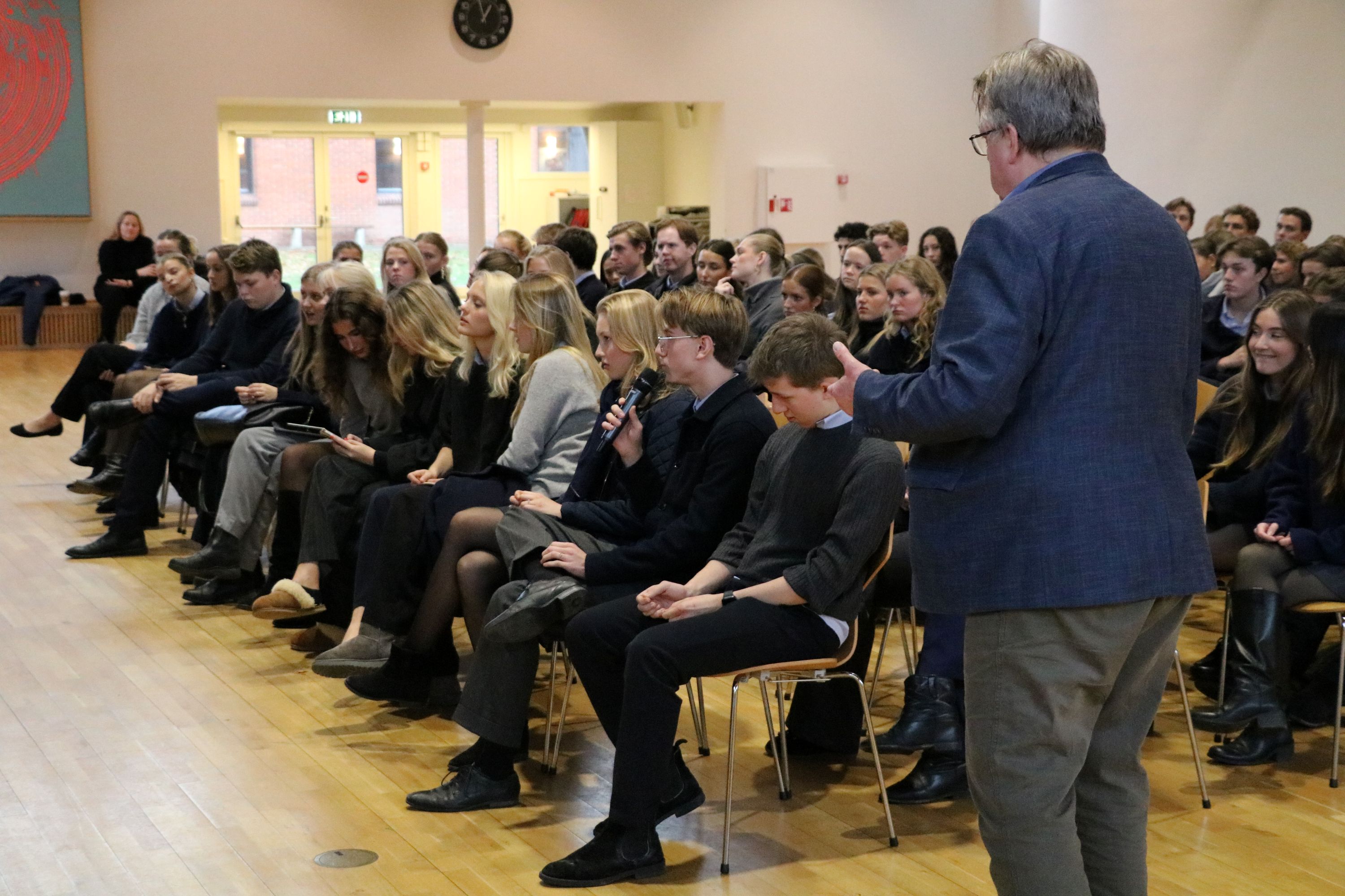 Zanno Lukas Severini fik mikrofonen og gik i flæsket på kandidaterne. Foto: John Ringstrøm