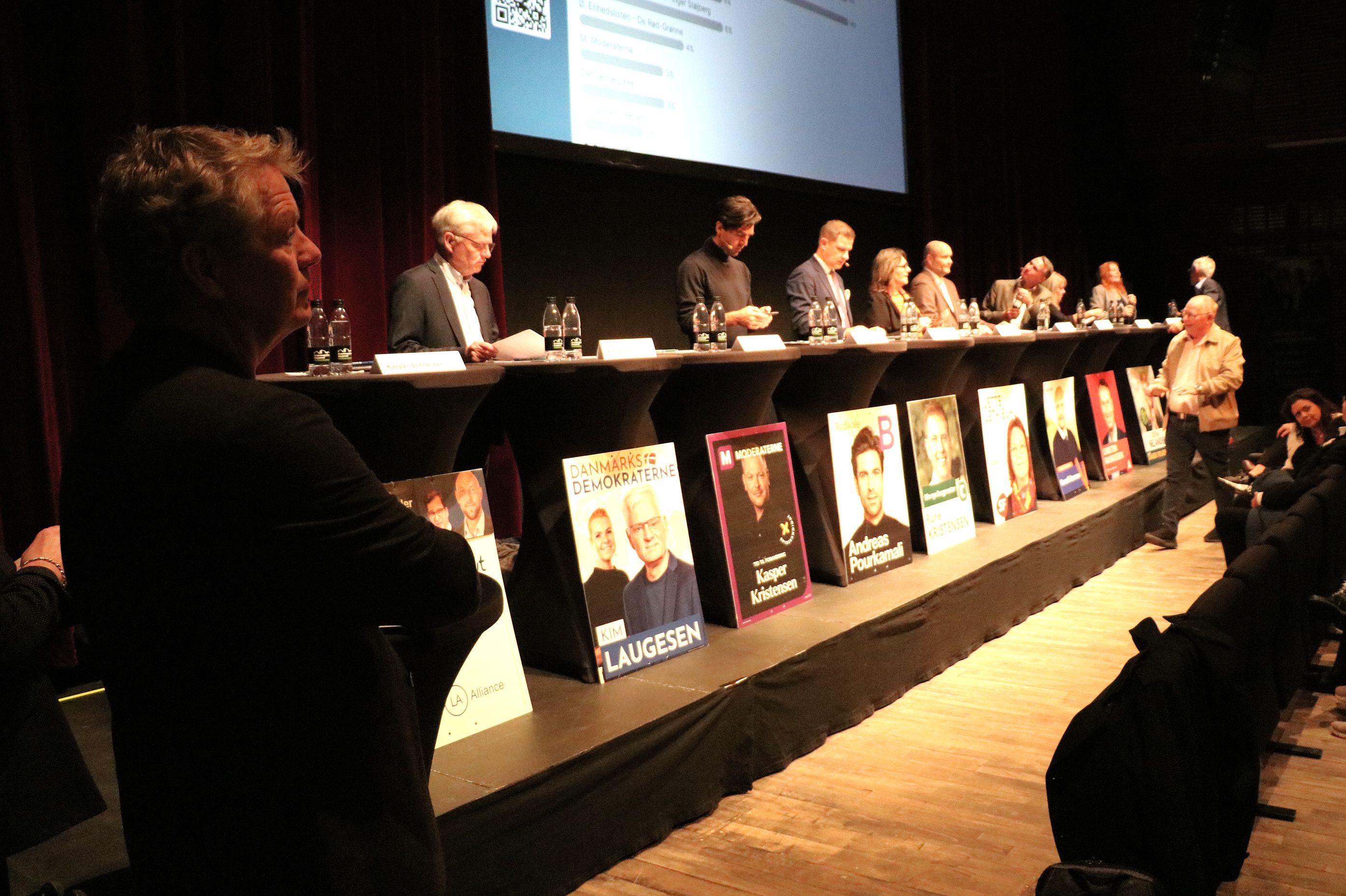 Troels Myhlenberg er klar til at gå fra mørket til spotlightet for at styre debatten onsdag aften. Foto: John Ringstrøm