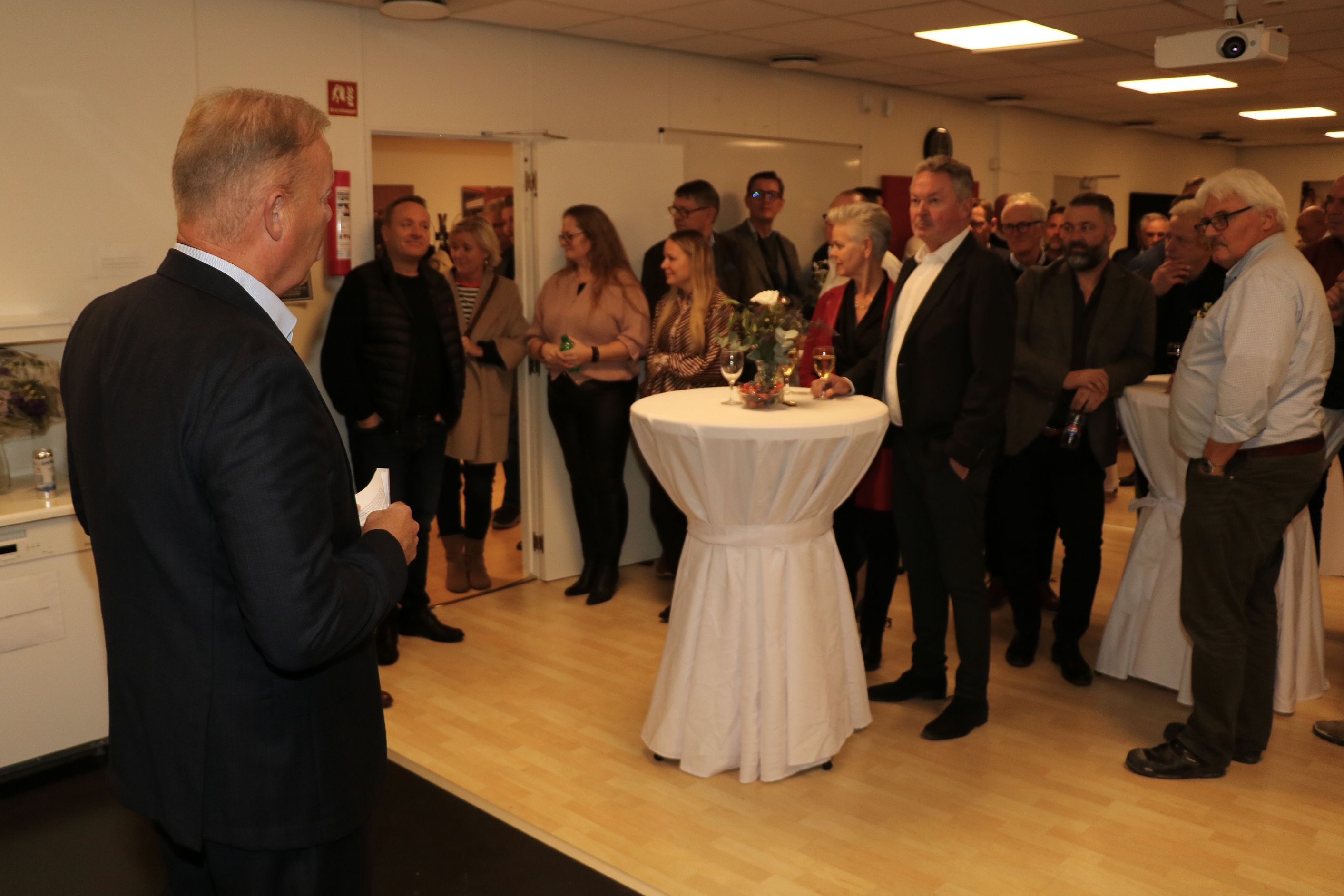 Tæt på 100 gæster var med til Lars Engelsteds afskedsreception hos Beierholm. Foto: John Ringstrøm