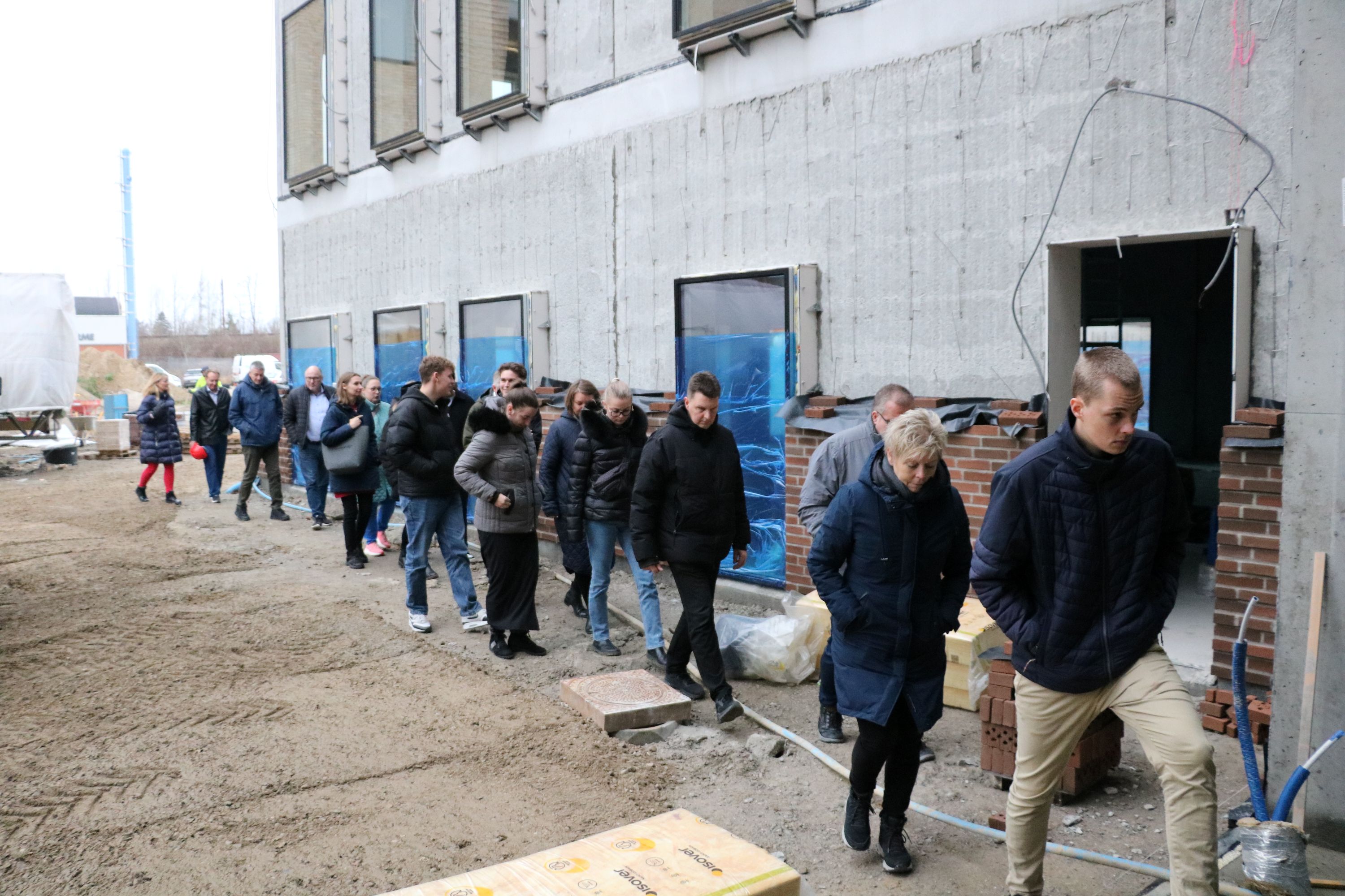 Hele Dansk Revision Næstved kom en tur på besøg i deres fremtidige kontorfaciliteter. Foto: John Ringstrøm