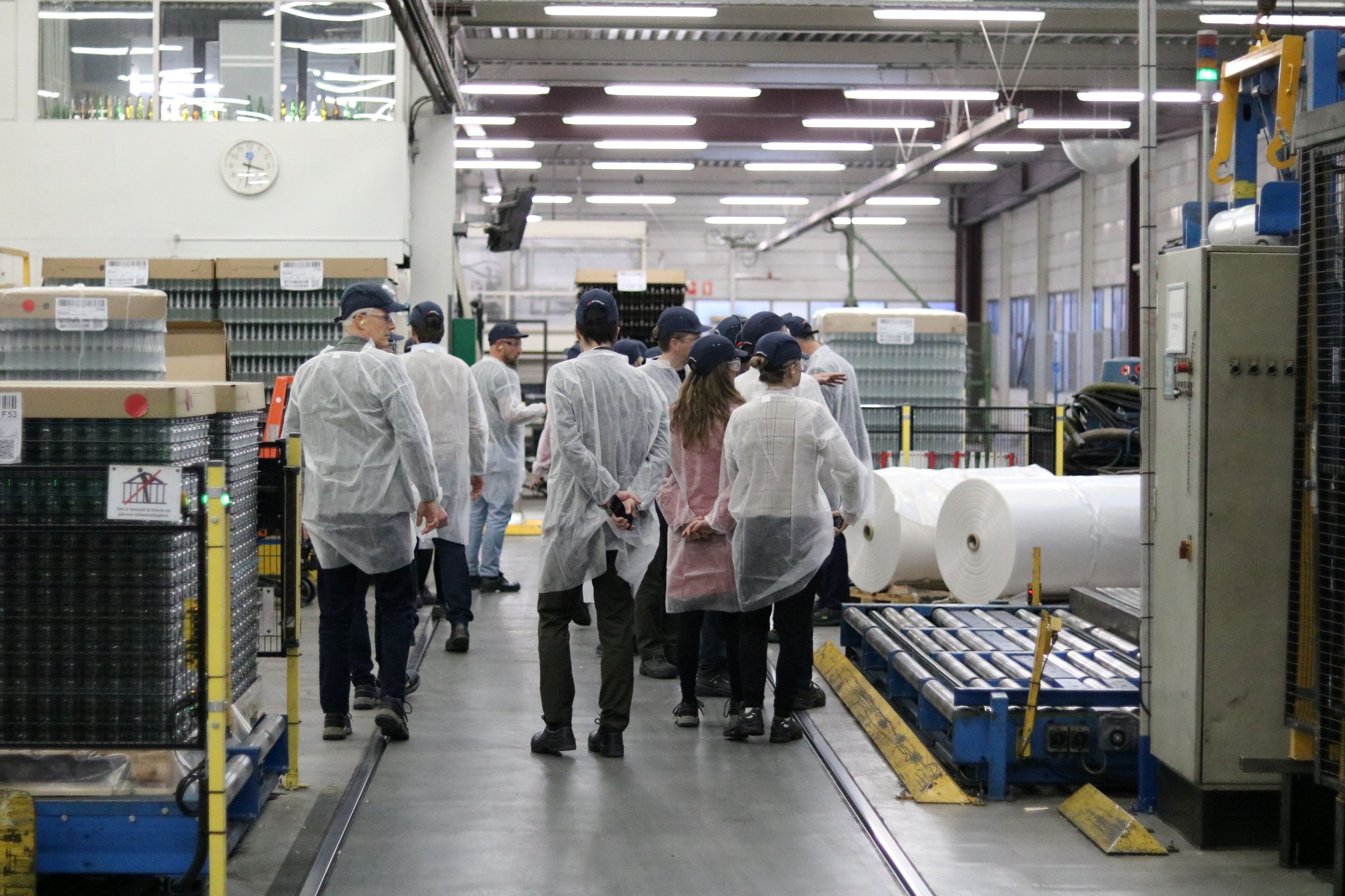 I gennemsnit kører der hver dag 48 lastbiler frem og tilbage til glasværket i Holmegaard. Foto: John Ringstrøm