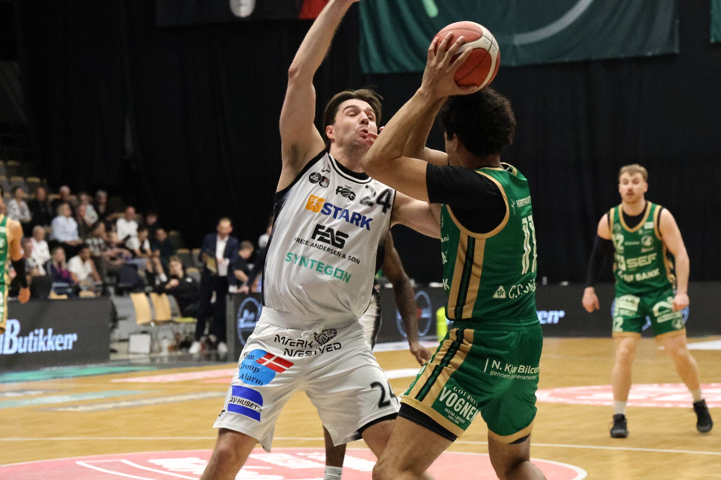 Rollie Worster og Team FOG Næstved havde svært ved at stoppe Kyreese Willingham og Svendborg. Foto: John Ringstrøm