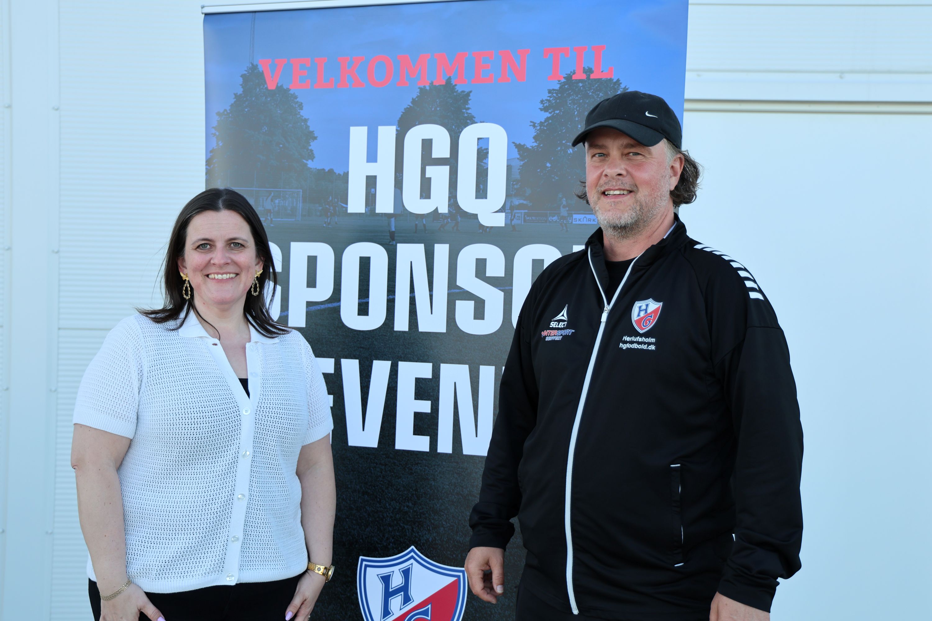 Christina Batsberg og Kim Terp glæder sig begge over den nye hovedsponsoraftale i HG Fodbold. Foto: John Ringstrøm