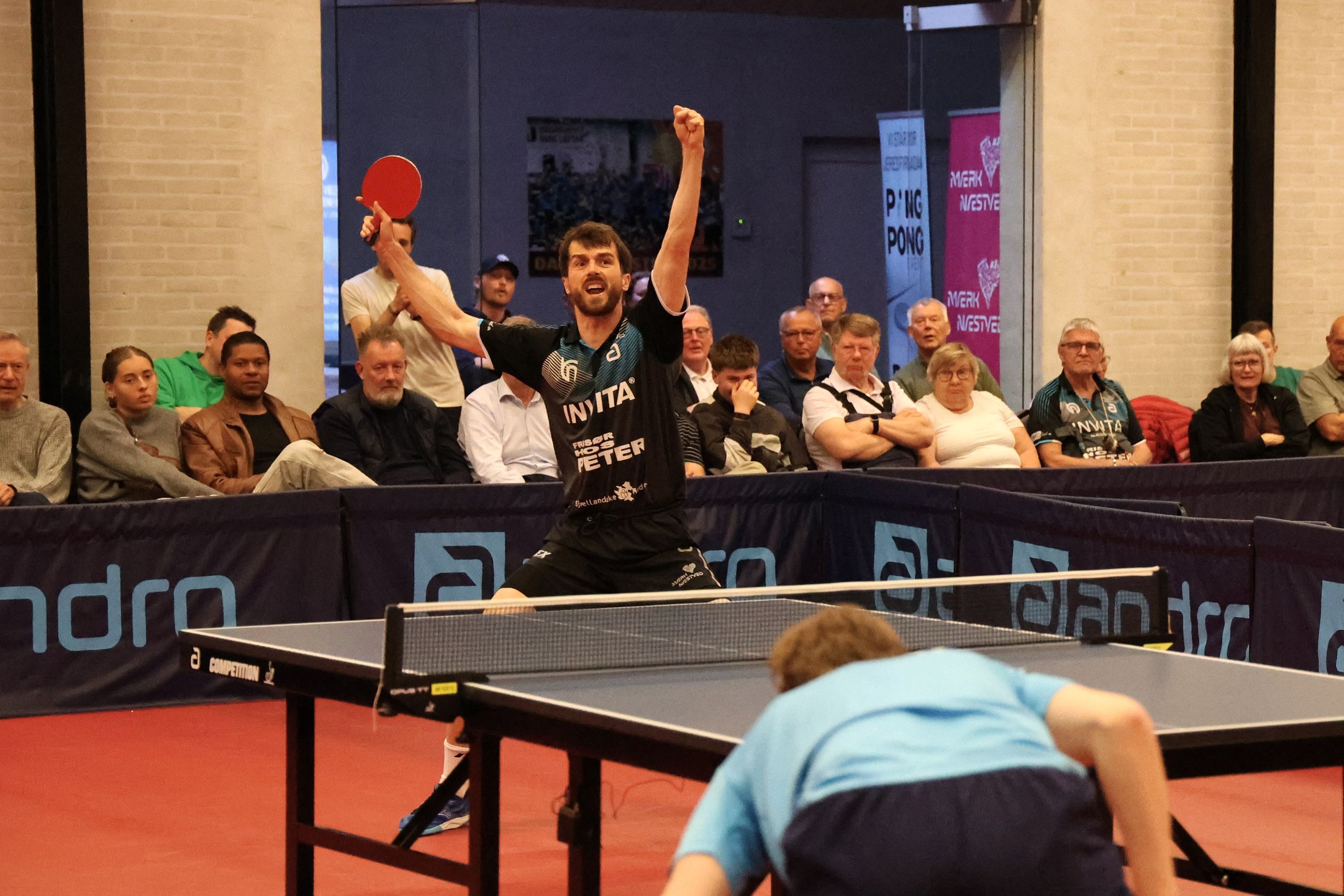 Michal Obeslo vinder sin kamp mod Martin Friis. Foto: John Ringstrøm