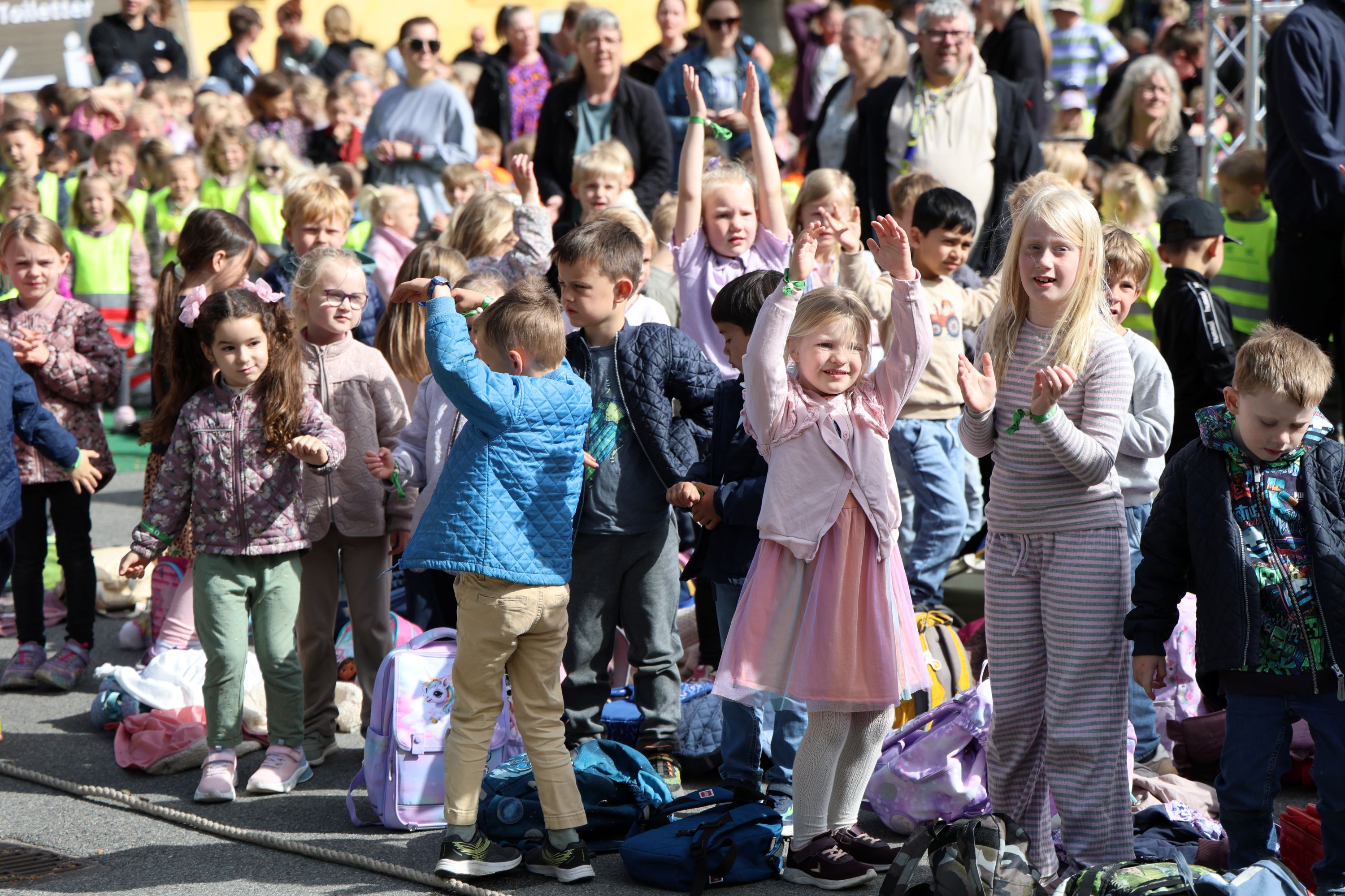 Børnene fik en dejlig start på ugen. Foto: John Ringstrøm