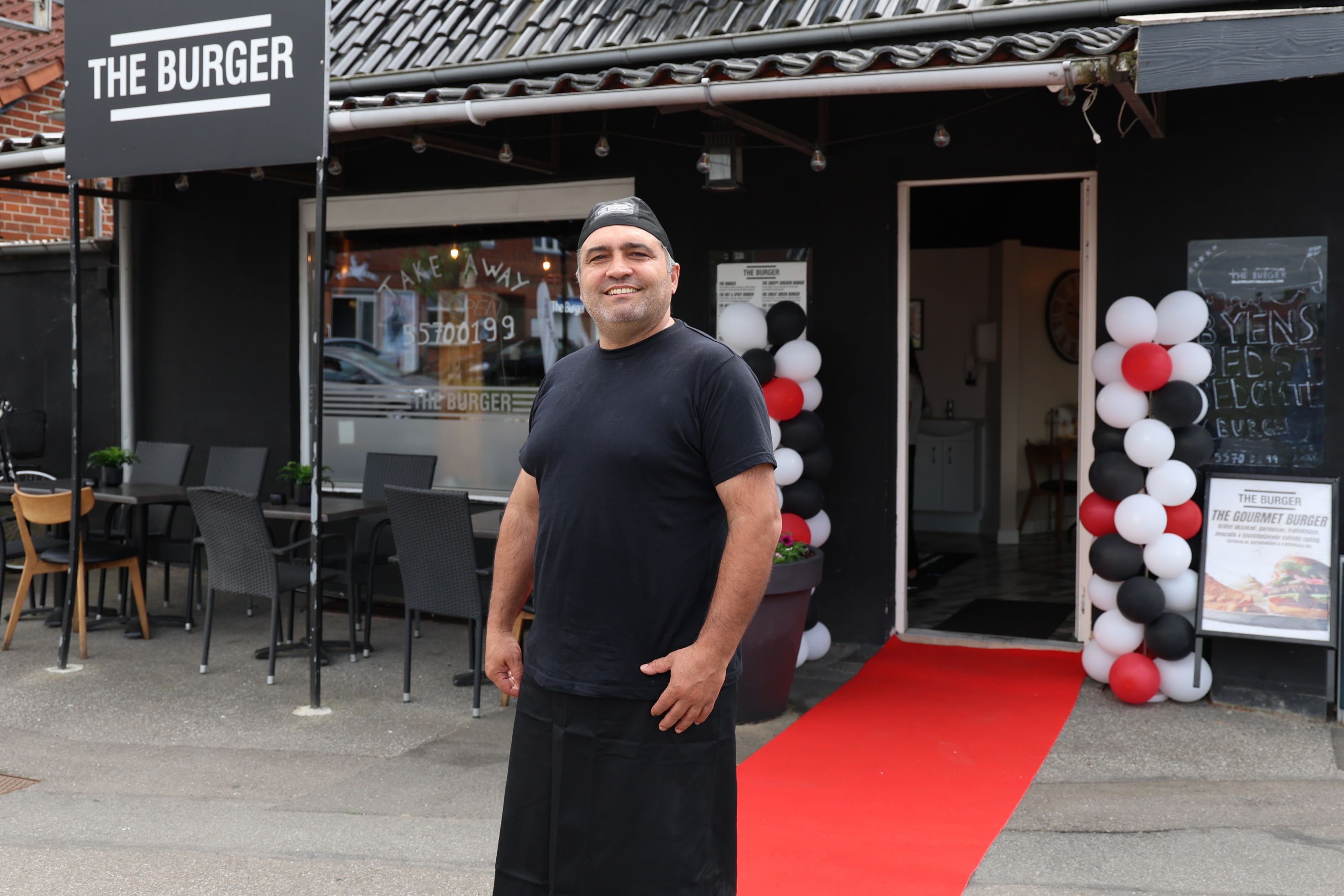 Erhan Kilic er klar til at lave masser af mad til kunderne i The Burger. Foto: John Ringstrøm