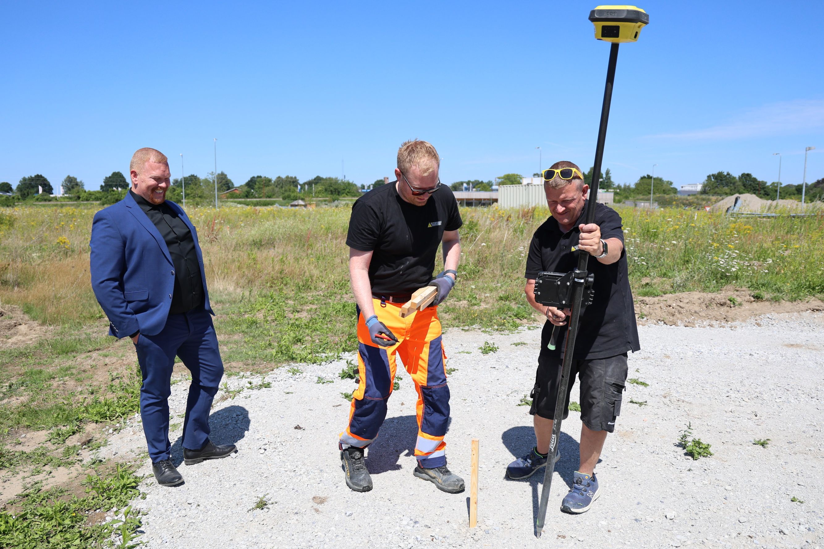 Bo Mejdahl ser til, at de første medarbejdere er i gang med måleapparaterne. Foto: John Ringstrøm