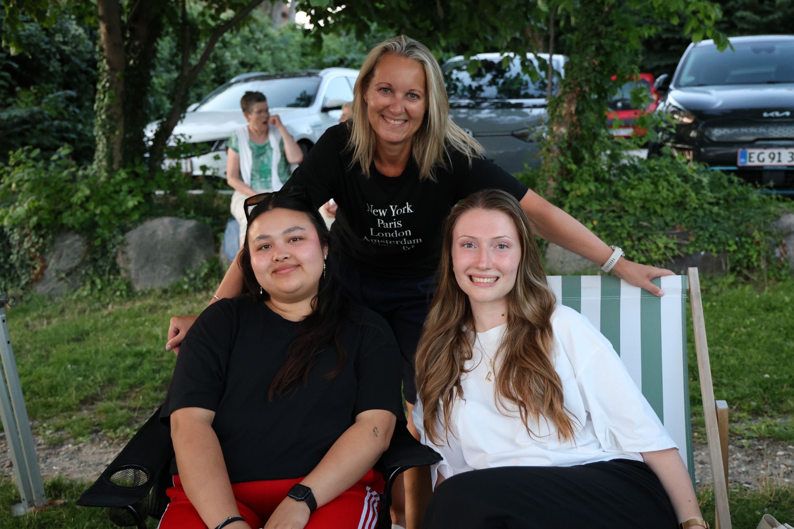 Sofie Pedersen, Jane Guldberg Jakobsen og Laura Christophersen fra Næstved Cityforening havde overblik over storskærms-arrangementerne. Foto: John Ringstrøm