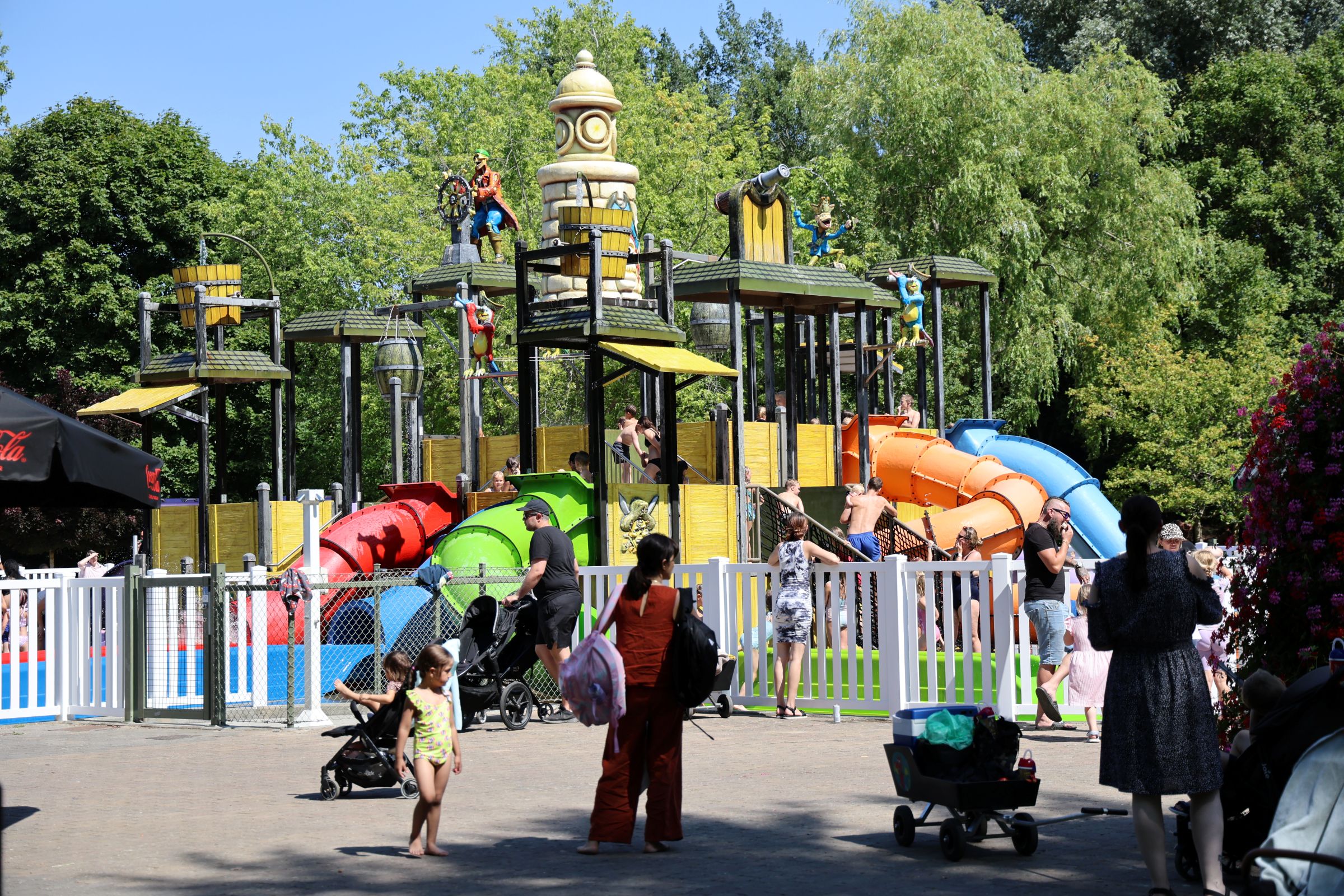 Pelle Piratsprøjts vandborg er et tilløbsstykke på en varm sommerdag. Foto: John Ringstrøm